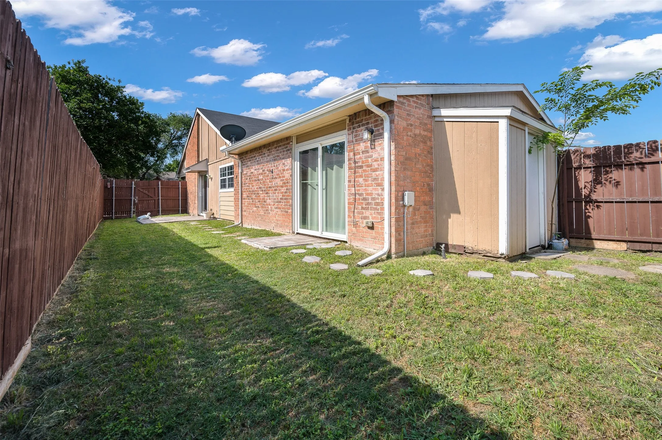 Single Family Residence For Sale in Denton County , 4410 Chapman Street, The Colony, Texas 75056, 2 Bedroom, 1 Bathroom, Garage spaces, 888 Sqft, built in 1983, mls#21259820, Real Estate Agent in The Colony, Homes For Sale in Denton county, Homes For Sale in The Colony, Realtor in The Colony Texas, Real Estate Brokerage Independent Realty Texas, Luminita Cordes Realtor