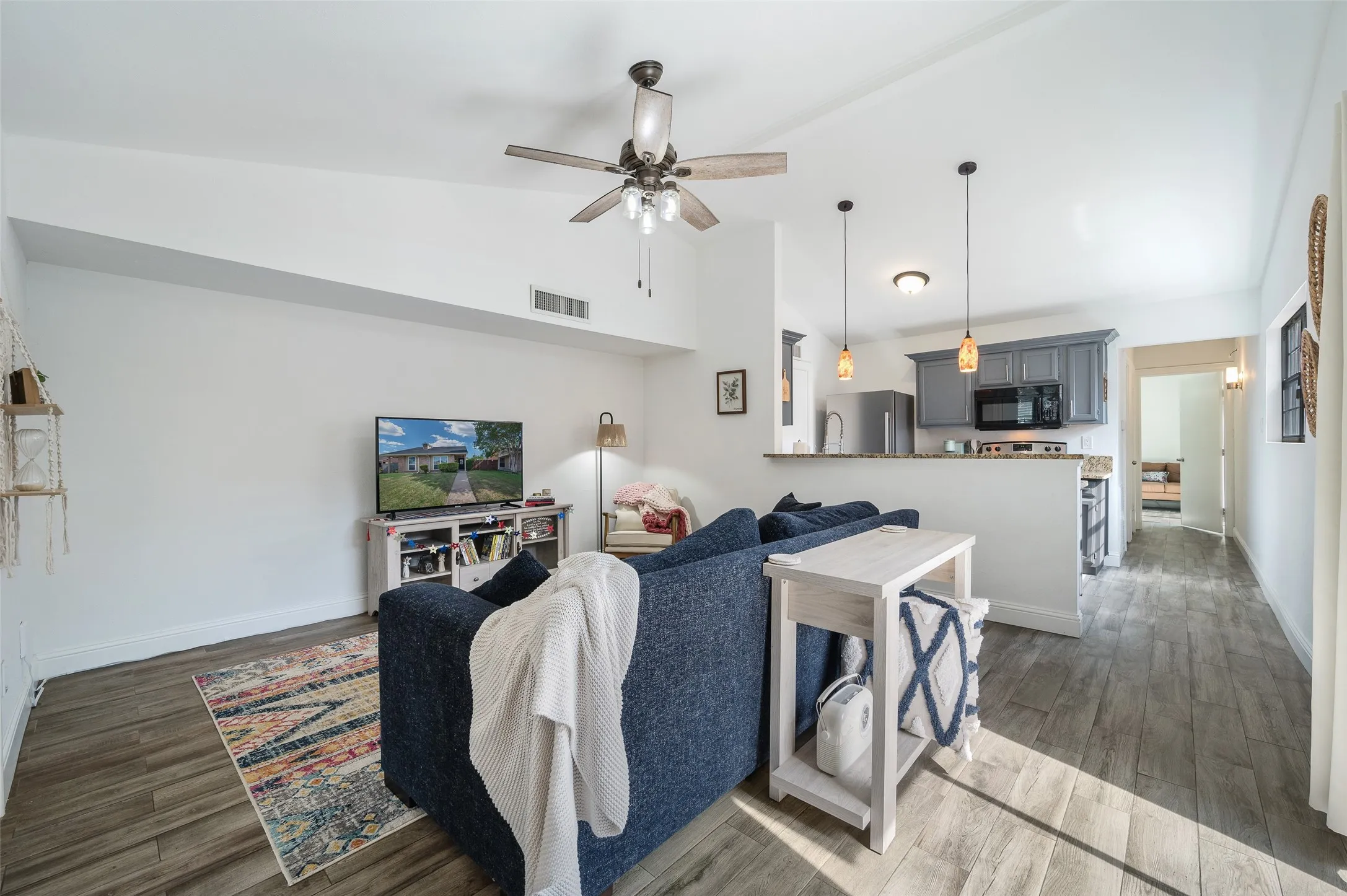 Single Family Residence For Sale in Denton County , 4410 Chapman Street, The Colony, Texas 75056, 2 Bedroom, 1 Bathroom, Garage spaces, 888 Sqft, built in 1983, mls#21259820, Real Estate Agent in The Colony, Homes For Sale in Denton county, Homes For Sale in The Colony, Realtor in The Colony Texas, Real Estate Brokerage Independent Realty Texas, Luminita Cordes Realtor