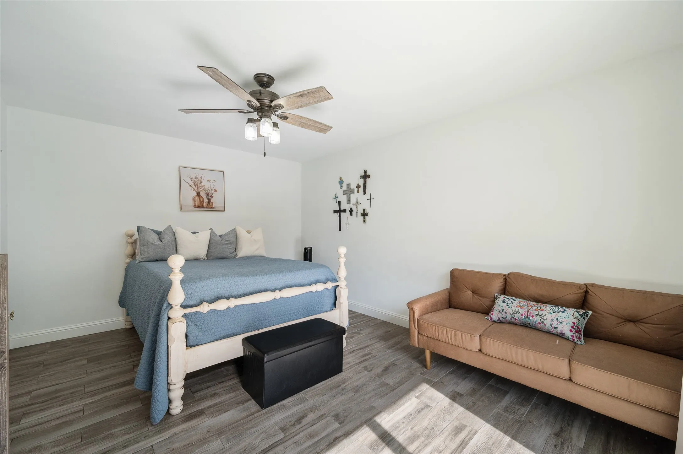 Single Family Residence For Sale in Denton County , 4410 Chapman Street, The Colony, Texas 75056, 2 Bedroom, 1 Bathroom, Garage spaces, 888 Sqft, built in 1983, mls#21259820, Real Estate Agent in The Colony, Homes For Sale in Denton county, Homes For Sale in The Colony, Realtor in The Colony Texas, Real Estate Brokerage Independent Realty Texas, Luminita Cordes Realtor