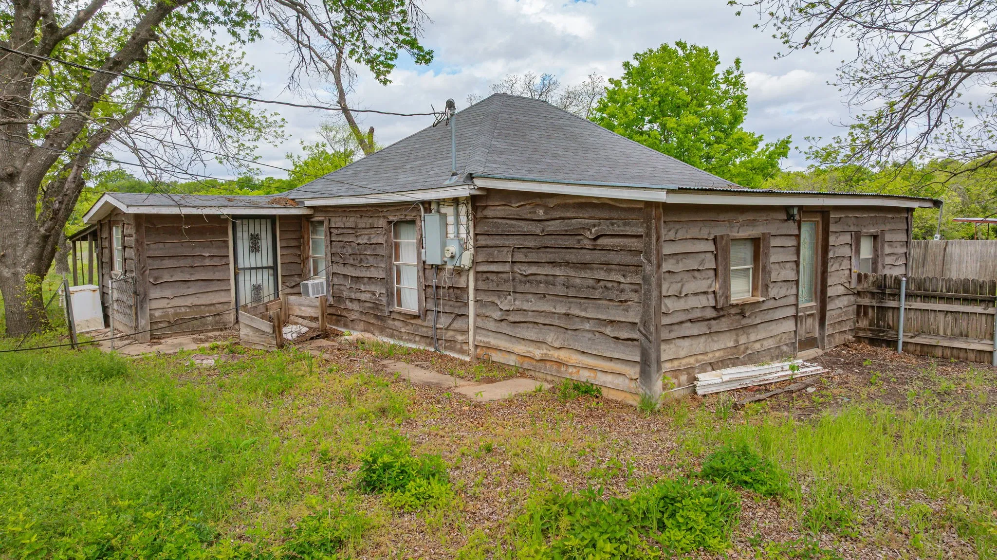 2-1, 1012 SQ FT home on the property
