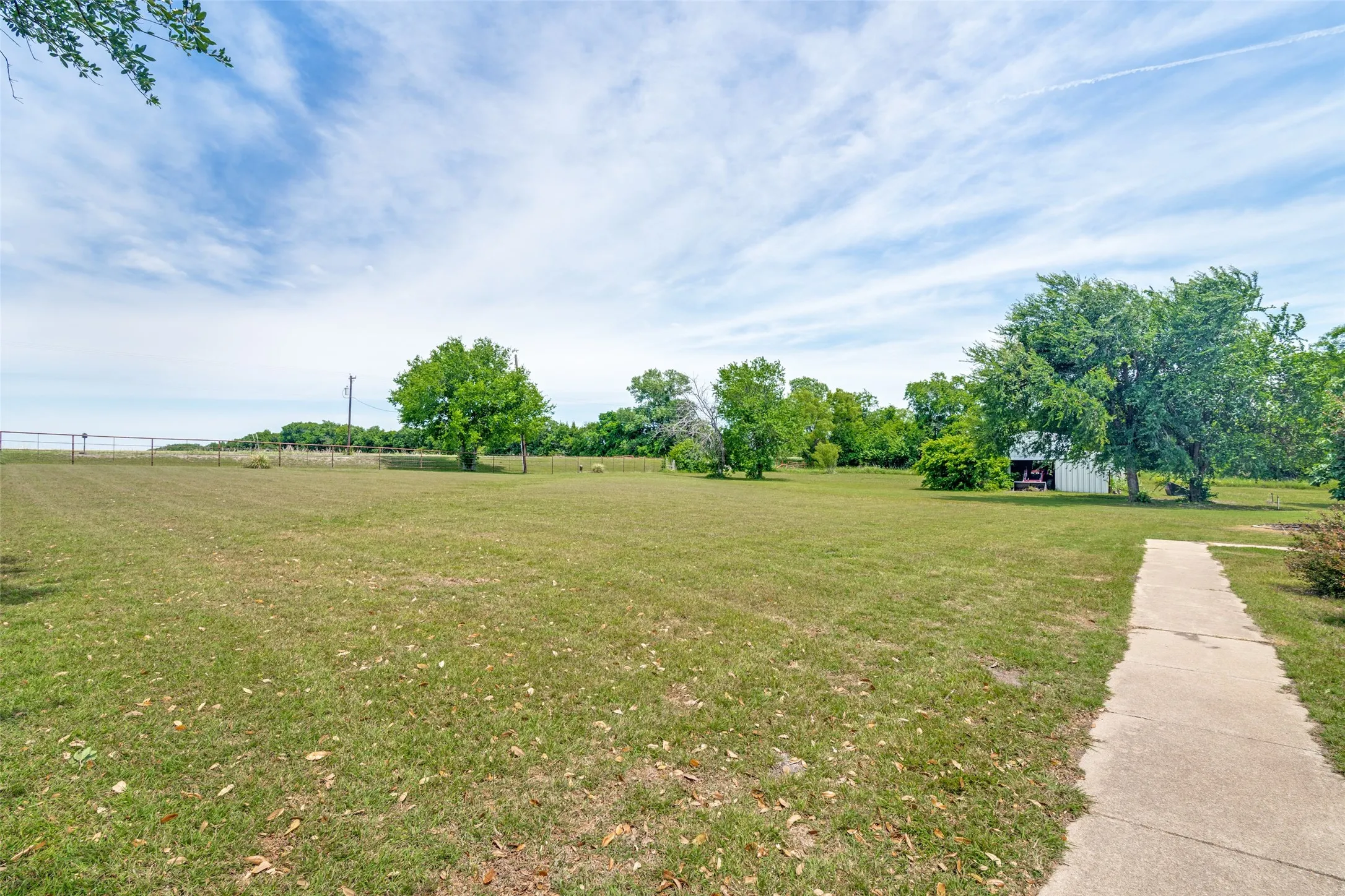 Single Family Residence For Sale in Collin County , 18584 County Road 543, Nevada, Texas 75173, 4 Bedroom, 2 Bathroom, 2 Garage spaces, 2,975 Sqft, built in 1997, mls#21260834, Real Estate Agent in Nevada, Homes For Sale in Collin county, Homes For Sale in Nevada, Realtor in Nevada Texas, Real Estate Brokerage Independent Realty Texas, Luminita Cordes Realtor