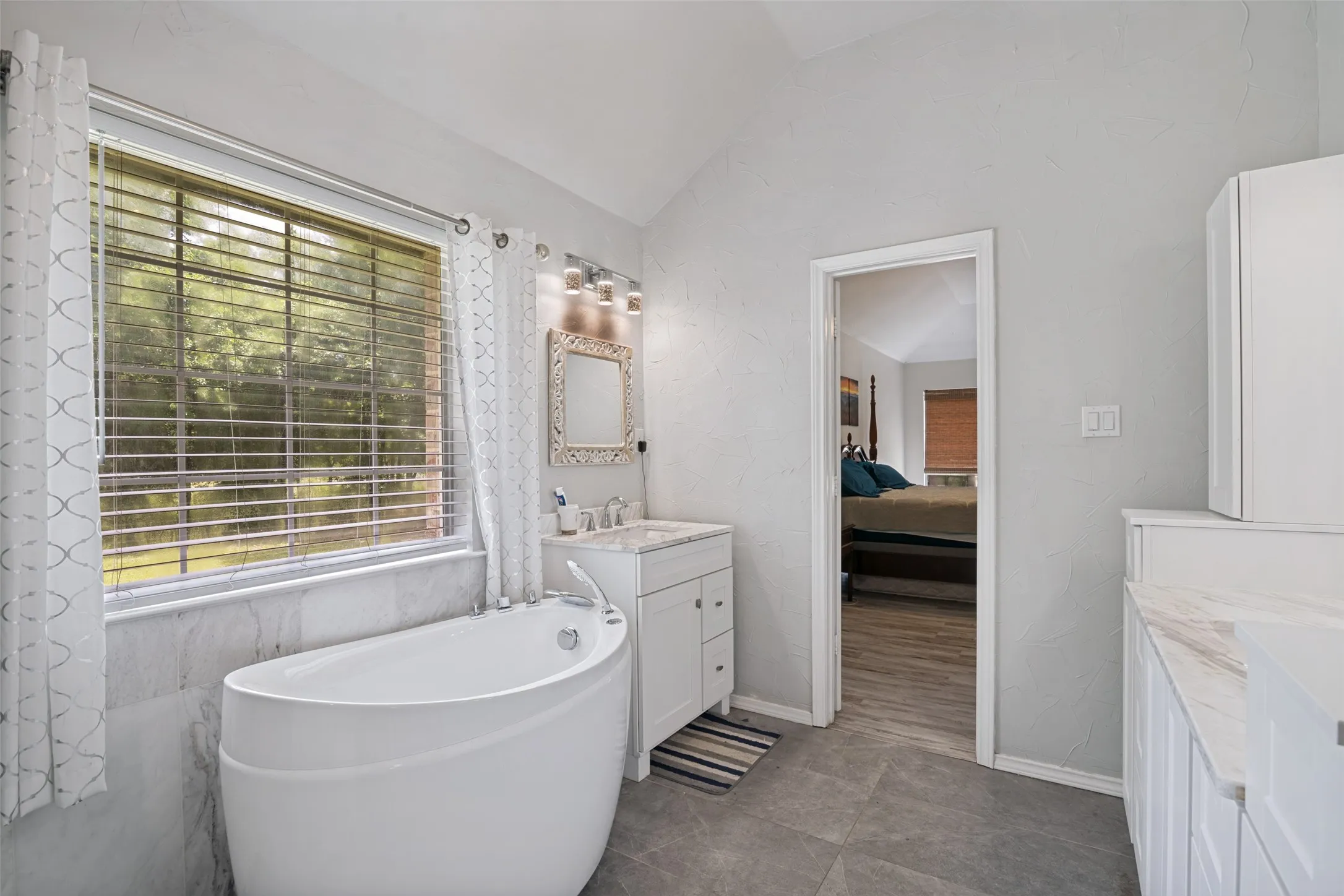 The tub has jets that provide champagne style bubbles