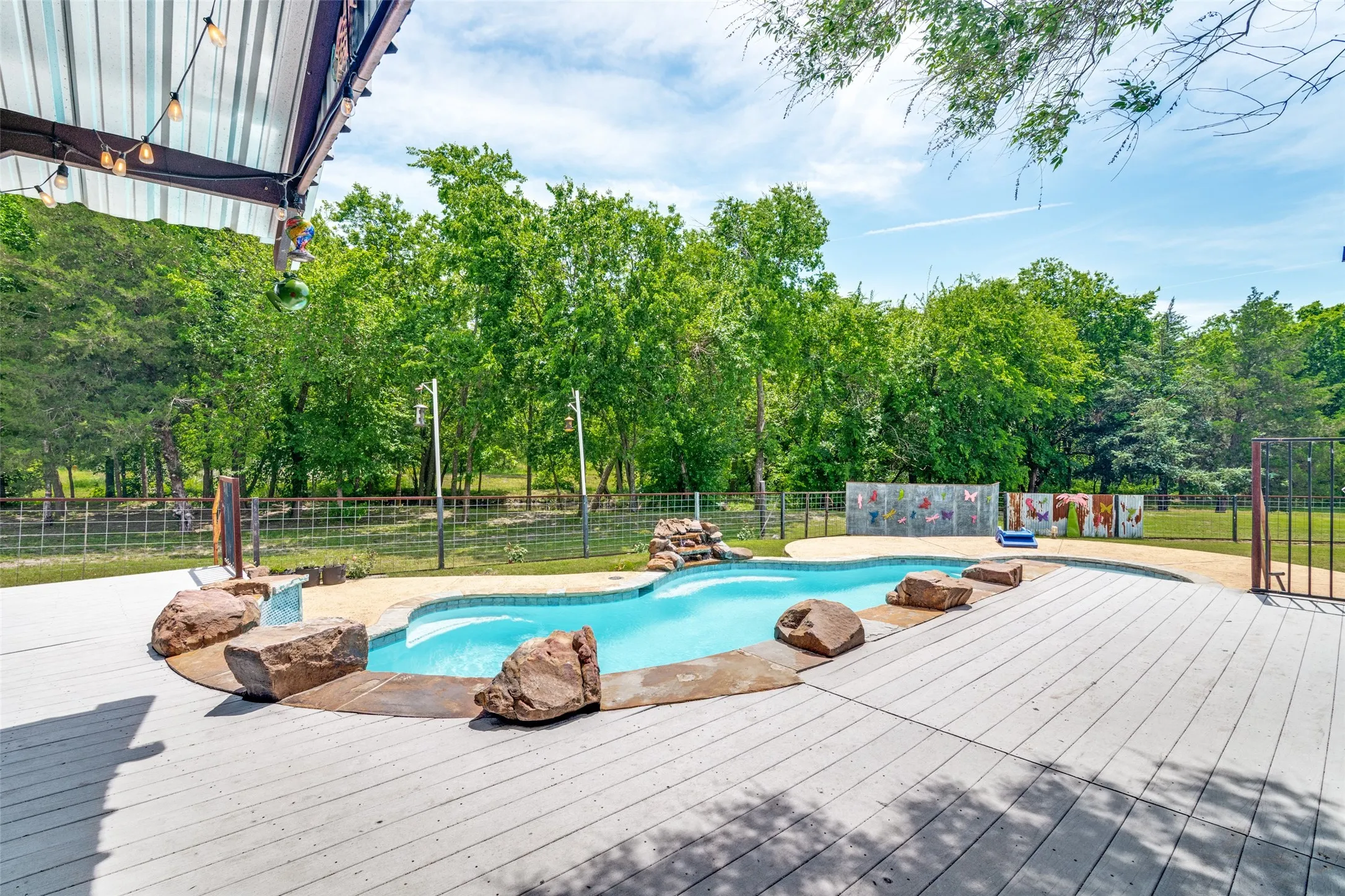 Single Family Residence For Sale in Collin County , 18584 County Road 543, Nevada, Texas 75173, 4 Bedroom, 2 Bathroom, 2 Garage spaces, 2,975 Sqft, built in 1997, mls#21260834, Real Estate Agent in Nevada, Homes For Sale in Collin county, Homes For Sale in Nevada, Realtor in Nevada Texas, Real Estate Brokerage Independent Realty Texas, Luminita Cordes Realtor