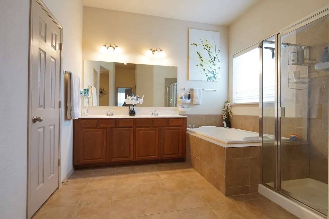 Single Family Residence For Rent in Tarrant County , 4508 Fox Rio Trail, Arlington, Texas 76017, 3 Bedroom, 2 Bathroom, 2 Garage spaces, 2,558 Sqft, built in 2010, Preowned, Price $2,550, mls#21260850, Real Estate Agent in Arlington, Homes For Rent in Tarrant county, Homes For Rent in Arlington, Realtor in Arlington Texas, Real Estate Brokerage Independent Realty Texas, Luminita Cordes Realtor