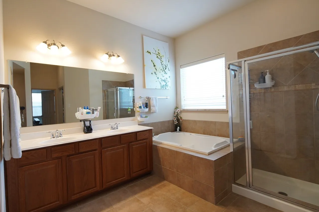 Single Family Residence For Rent in Tarrant County , 4508 Fox Rio Trail, Arlington, Texas 76017, 3 Bedroom, 2 Bathroom, 2 Garage spaces, 2,558 Sqft, built in 2010, Preowned, Price $2,550, mls#21260850, Real Estate Agent in Arlington, Homes For Rent in Tarrant county, Homes For Rent in Arlington, Realtor in Arlington Texas, Real Estate Brokerage Independent Realty Texas, Luminita Cordes Realtor