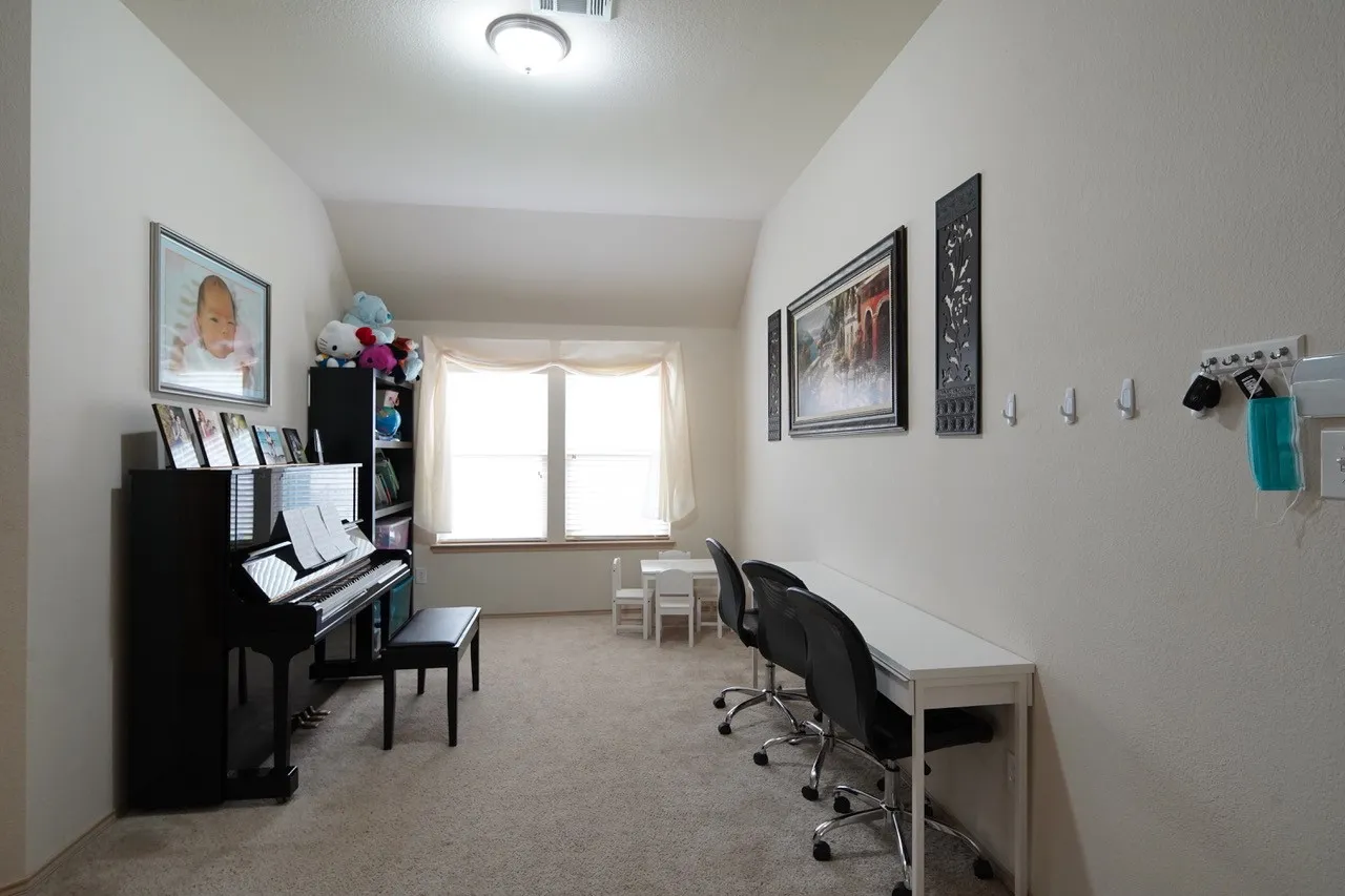 Single Family Residence For Rent in Tarrant County , 4508 Fox Rio Trail, Arlington, Texas 76017, 3 Bedroom, 2 Bathroom, 2 Garage spaces, 2,558 Sqft, built in 2010, Preowned, Price $2,550, mls#21260850, Real Estate Agent in Arlington, Homes For Rent in Tarrant county, Homes For Rent in Arlington, Realtor in Arlington Texas, Real Estate Brokerage Independent Realty Texas, Luminita Cordes Realtor