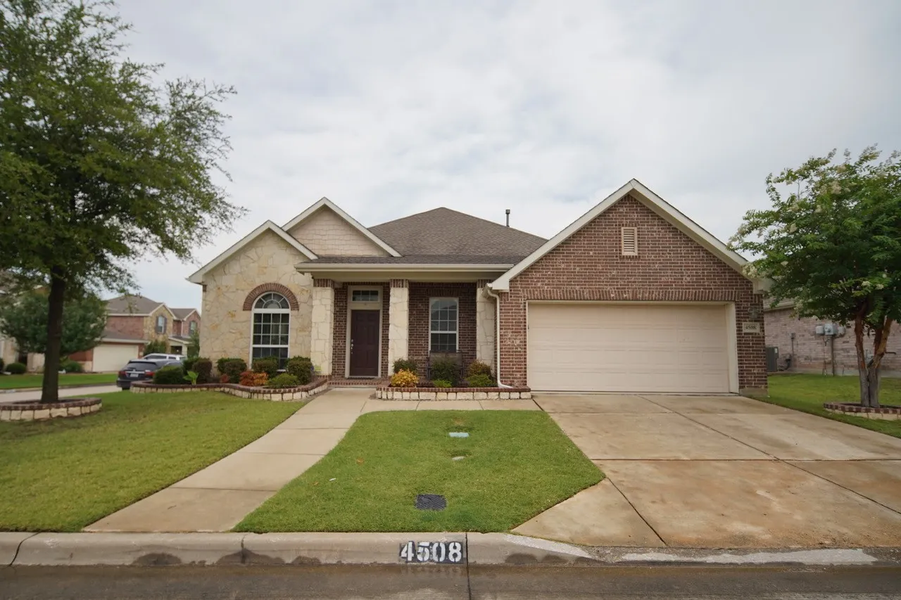 Single Family Residence For Rent in Tarrant County , 4508 Fox Rio Trail, Arlington, Texas 76017, 3 Bedroom, 2 Bathroom, 2 Garage spaces, 2,558 Sqft, built in 2010, Preowned, Price $2,550, mls#21260850, Real Estate Agent in Arlington, Homes For Rent in Tarrant county, Homes For Rent in Arlington, Realtor in Arlington Texas, Real Estate Brokerage Independent Realty Texas, Luminita Cordes Realtor