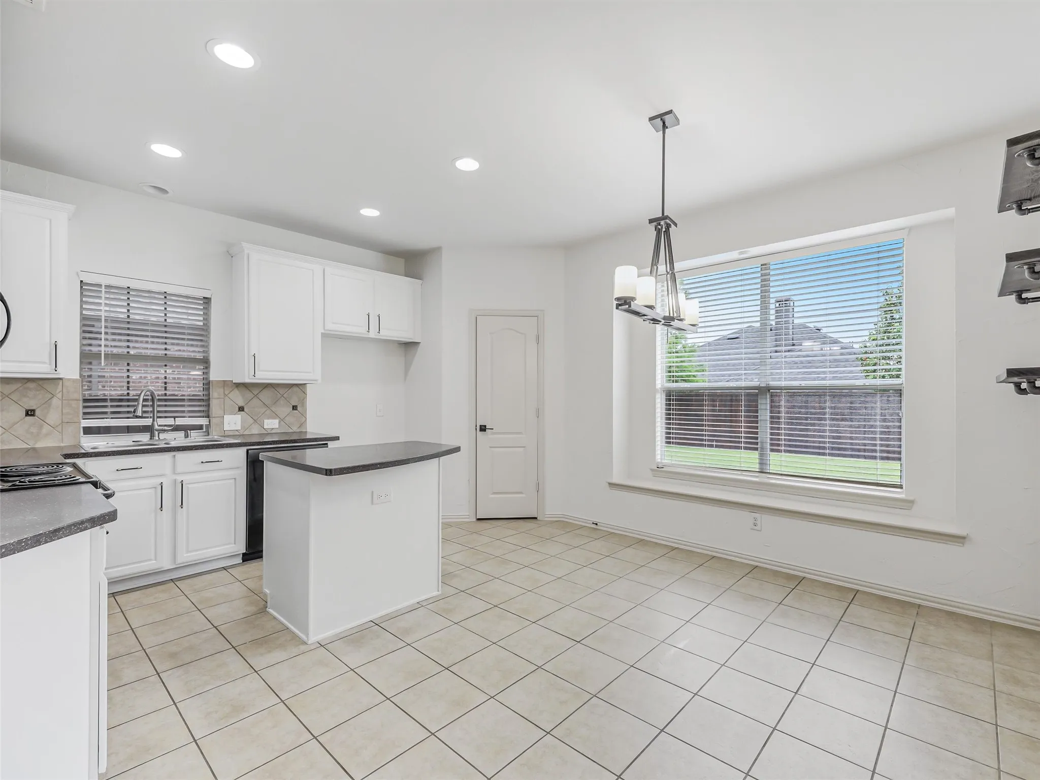 Island
Pantry
Recessed Lighting