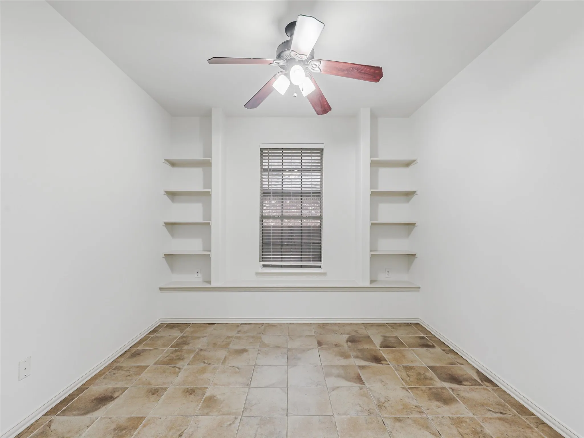 Built-in Shelving
Window Seat / OFFICE / Barn Door.
Ceiling Fan with light fixture