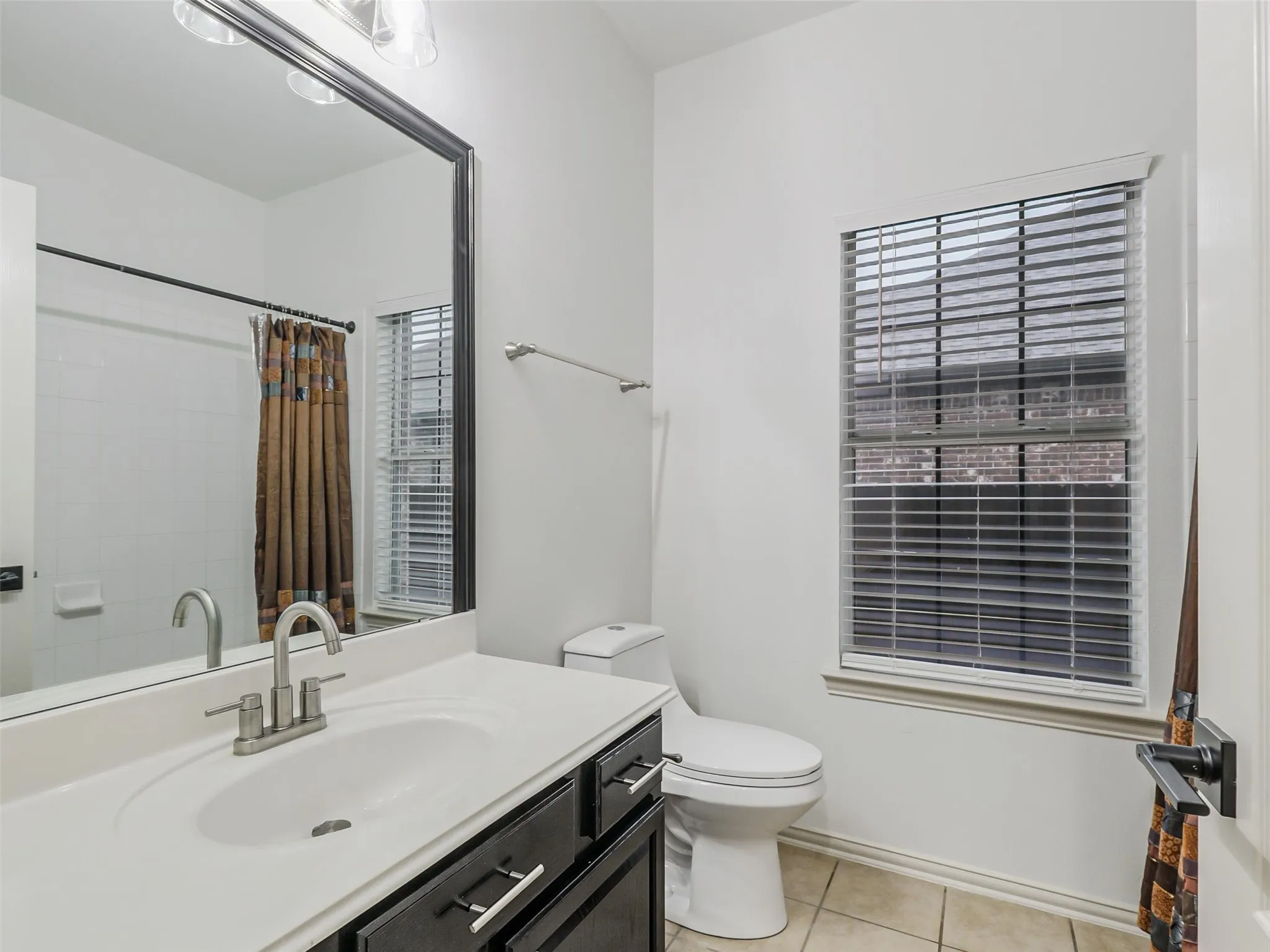 Shower/tub Combo
Single Sink vanity