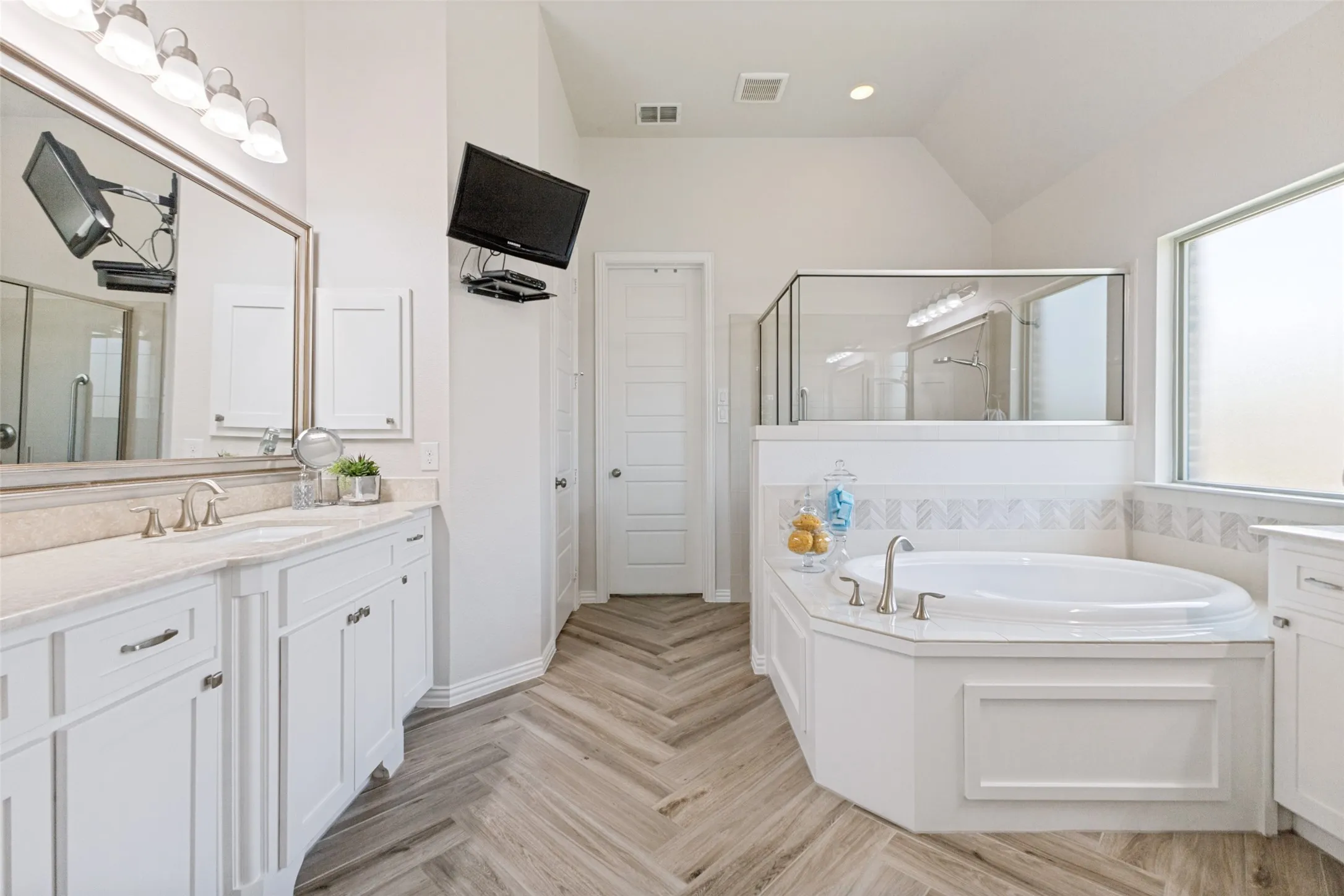 Single Family Residence For Sale in Rockwall County , 506 Life Spring Drive, Rockwall, Texas 75087, 4 Bedroom, 4 Bathroom, 4 Garage spaces, 3,701 Sqft, built in 2016, mls#21259818, Real Estate Agent in Rockwall, Homes For Sale in Rockwall county, Homes For Sale in Rockwall, Realtor in Rockwall Texas, Real Estate Brokerage Independent Realty Texas, Luminita Cordes Realtor