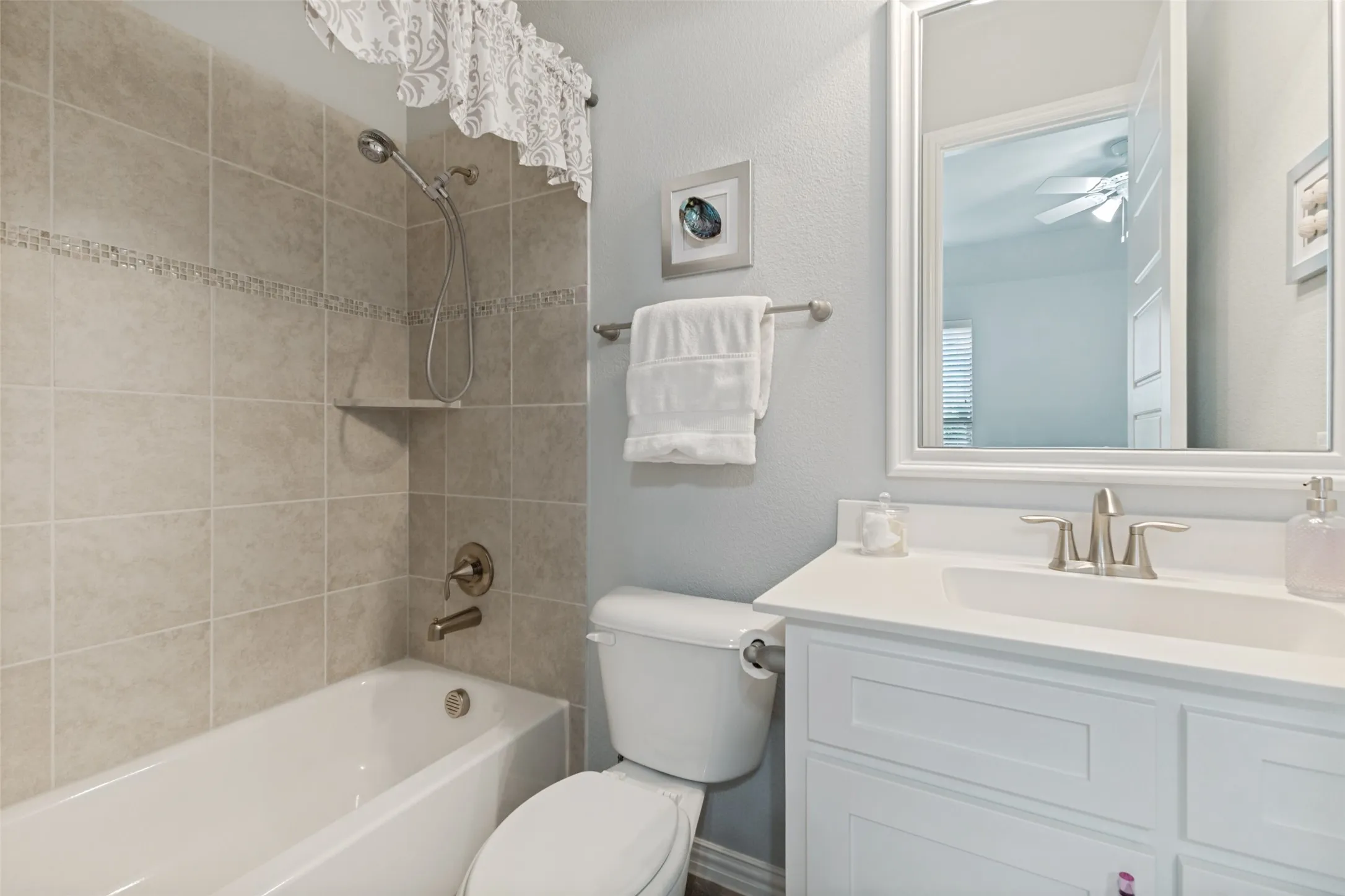 Single Family Residence For Sale in Rockwall County , 506 Life Spring Drive, Rockwall, Texas 75087, 4 Bedroom, 4 Bathroom, 4 Garage spaces, 3,701 Sqft, built in 2016, mls#21259818, Real Estate Agent in Rockwall, Homes For Sale in Rockwall county, Homes For Sale in Rockwall, Realtor in Rockwall Texas, Real Estate Brokerage Independent Realty Texas, Luminita Cordes Realtor