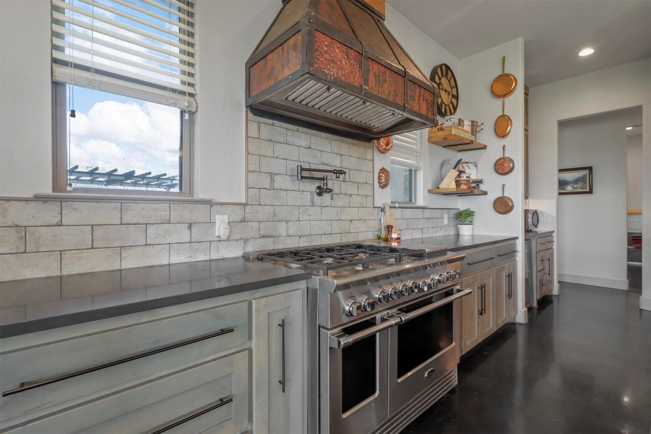 Single Family Residence For Sale in Collin County , 6910 County Road 662, Farmersville, Texas 75442, 4 Bedrooms, 4 Bathrooms, 2 Garage spaces, 3,629 Sqft, built in 2018, Price $1,600,000, mls#21256990, Real Estate Agent in Farmersville, Homes For Sale in Collin county, Homes For Sale in Farmersville, Realtor in Farmersville Texas, Real Estate Brokerage Independent Realty Texas, Luminita Cordes Realtor