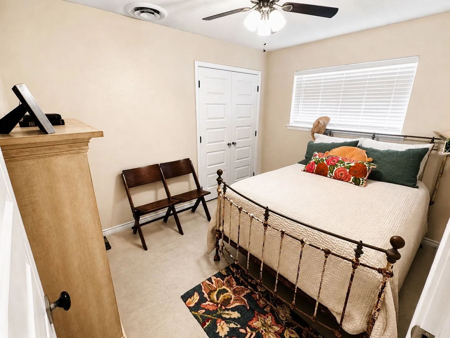 Single Family Residence For Sale in Montague County , 1507 Hulme Street, Bowie, Texas 76230, 2 Bedroom, 2 Bathroom, Garage spaces, 1,159 Sqft, built in 1975, mls#21259235, Real Estate Agent in Bowie, Homes For Sale in Montague county, Homes For Sale in Bowie, Realtor in Bowie Texas, Real Estate Brokerage Independent Realty Texas, Luminita Cordes Realtor