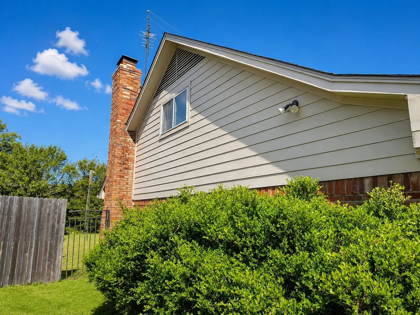 Single Family Residence For Sale in Dallas County , 2019 Dancliff Drive, Dallas, Texas 75224, 4 Bedroom, 3 Bathroom, 2 Garage spaces, 2,364 Sqft, built in 1963, Preowned, mls#21259887, Real Estate Agent in Dallas, Homes For Sale in Dallas county, Homes For Sale in Dallas, Realtor in Dallas Texas, Real Estate Brokerage Independent Realty Texas, Luminita Cordes Realtor
