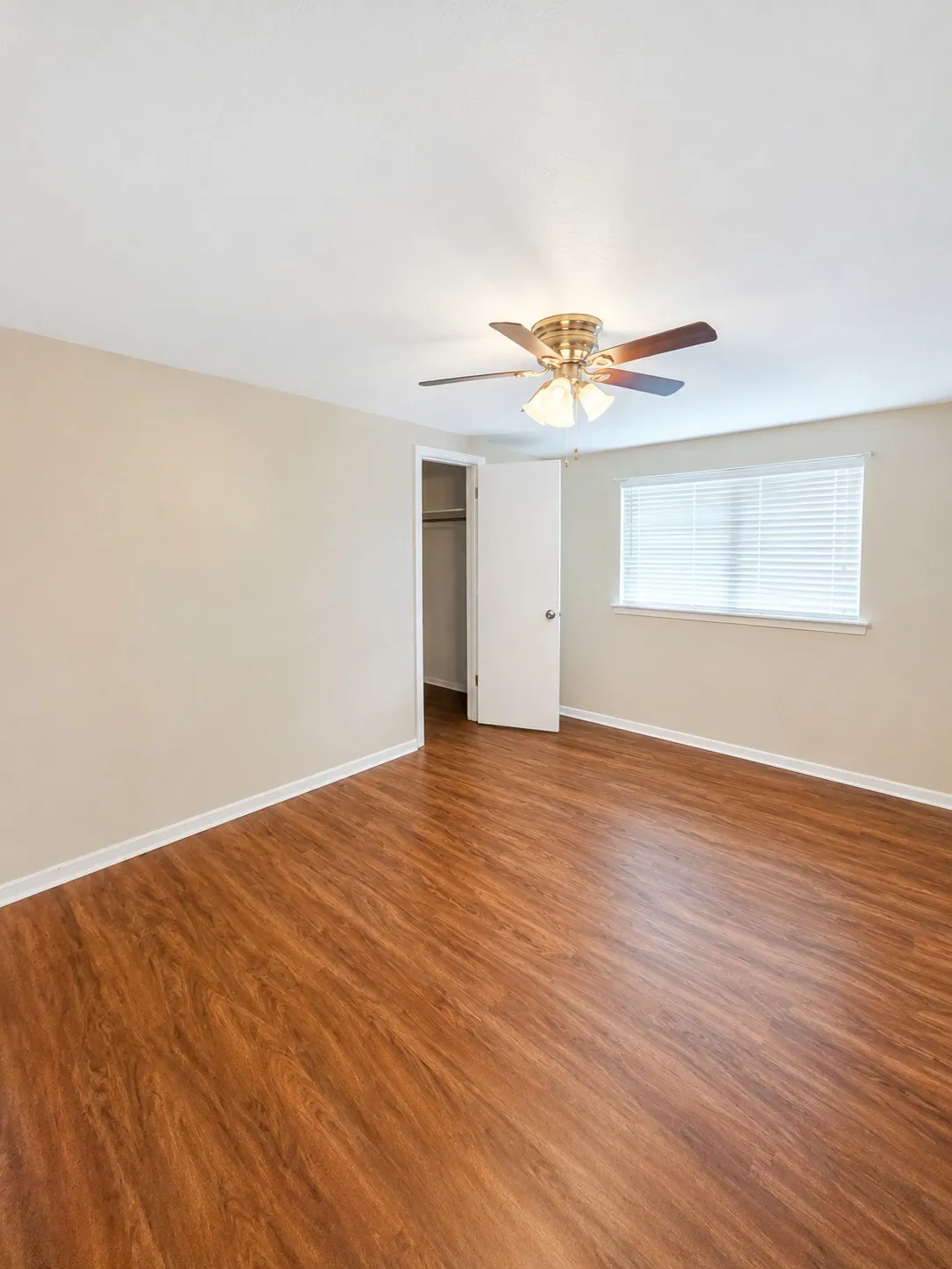 Single Family Residence For Sale in Dallas County , 2019 Dancliff Drive, Dallas, Texas 75224, 4 Bedroom, 3 Bathroom, 2 Garage spaces, 2,364 Sqft, built in 1963, Preowned, mls#21259887, Real Estate Agent in Dallas, Homes For Sale in Dallas county, Homes For Sale in Dallas, Realtor in Dallas Texas, Real Estate Brokerage Independent Realty Texas, Luminita Cordes Realtor