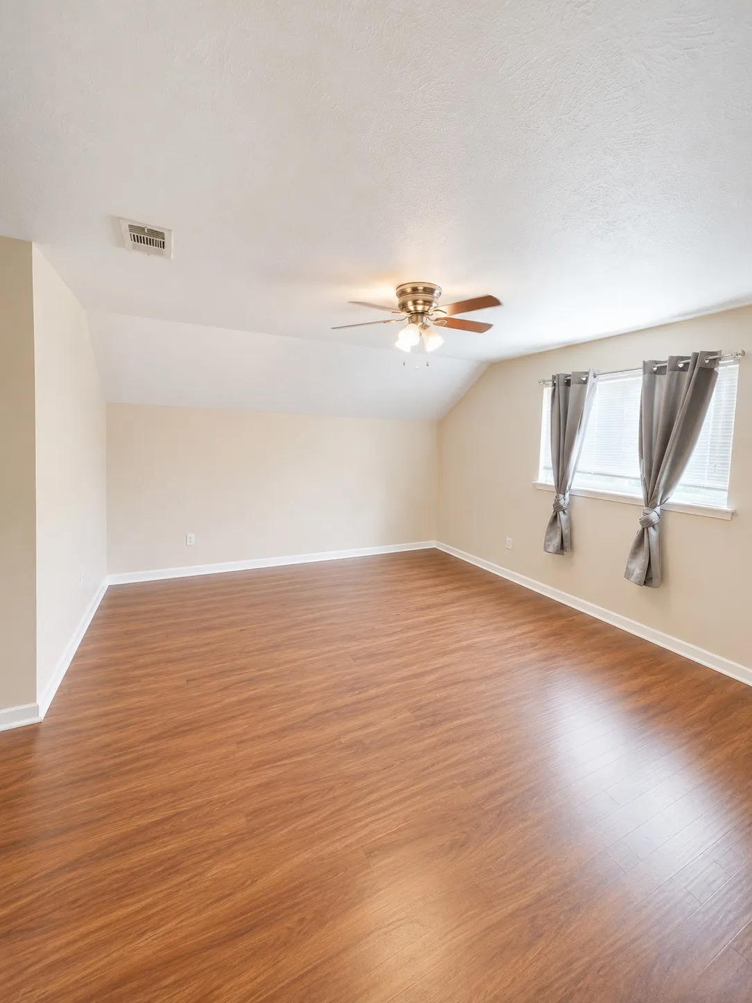 Single Family Residence For Sale in Dallas County , 2019 Dancliff Drive, Dallas, Texas 75224, 4 Bedroom, 3 Bathroom, 2 Garage spaces, 2,364 Sqft, built in 1963, Preowned, mls#21259887, Real Estate Agent in Dallas, Homes For Sale in Dallas county, Homes For Sale in Dallas, Realtor in Dallas Texas, Real Estate Brokerage Independent Realty Texas, Luminita Cordes Realtor