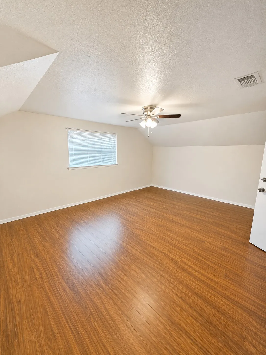 Single Family Residence For Sale in Dallas County , 2019 Dancliff Drive, Dallas, Texas 75224, 4 Bedroom, 3 Bathroom, 2 Garage spaces, 2,364 Sqft, built in 1963, Preowned, mls#21259887, Real Estate Agent in Dallas, Homes For Sale in Dallas county, Homes For Sale in Dallas, Realtor in Dallas Texas, Real Estate Brokerage Independent Realty Texas, Luminita Cordes Realtor