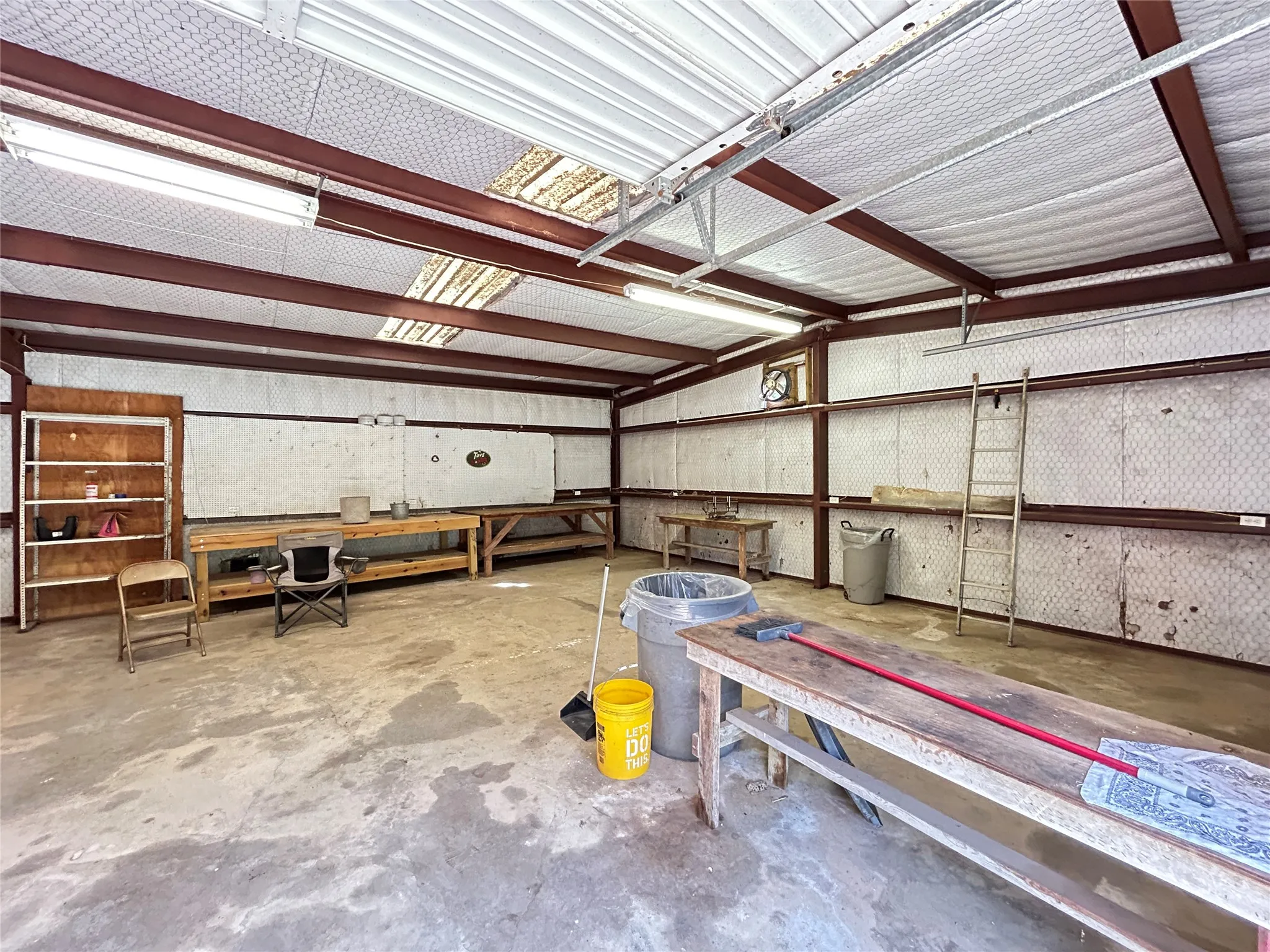 Single Family Residence For Sale in Hopkins County , 3236 Farm Road 3019, Winnsboro, Texas 75494, 3 Bedroom, 2 Bathroom, Garage spaces, 1,700 Sqft, built in 1987, mls#21260679, Real Estate Agent in Winnsboro, Homes For Sale in Hopkins county, Homes For Sale in Winnsboro, Realtor in Winnsboro Texas, Real Estate Brokerage Independent Realty Texas, Luminita Cordes Realtor