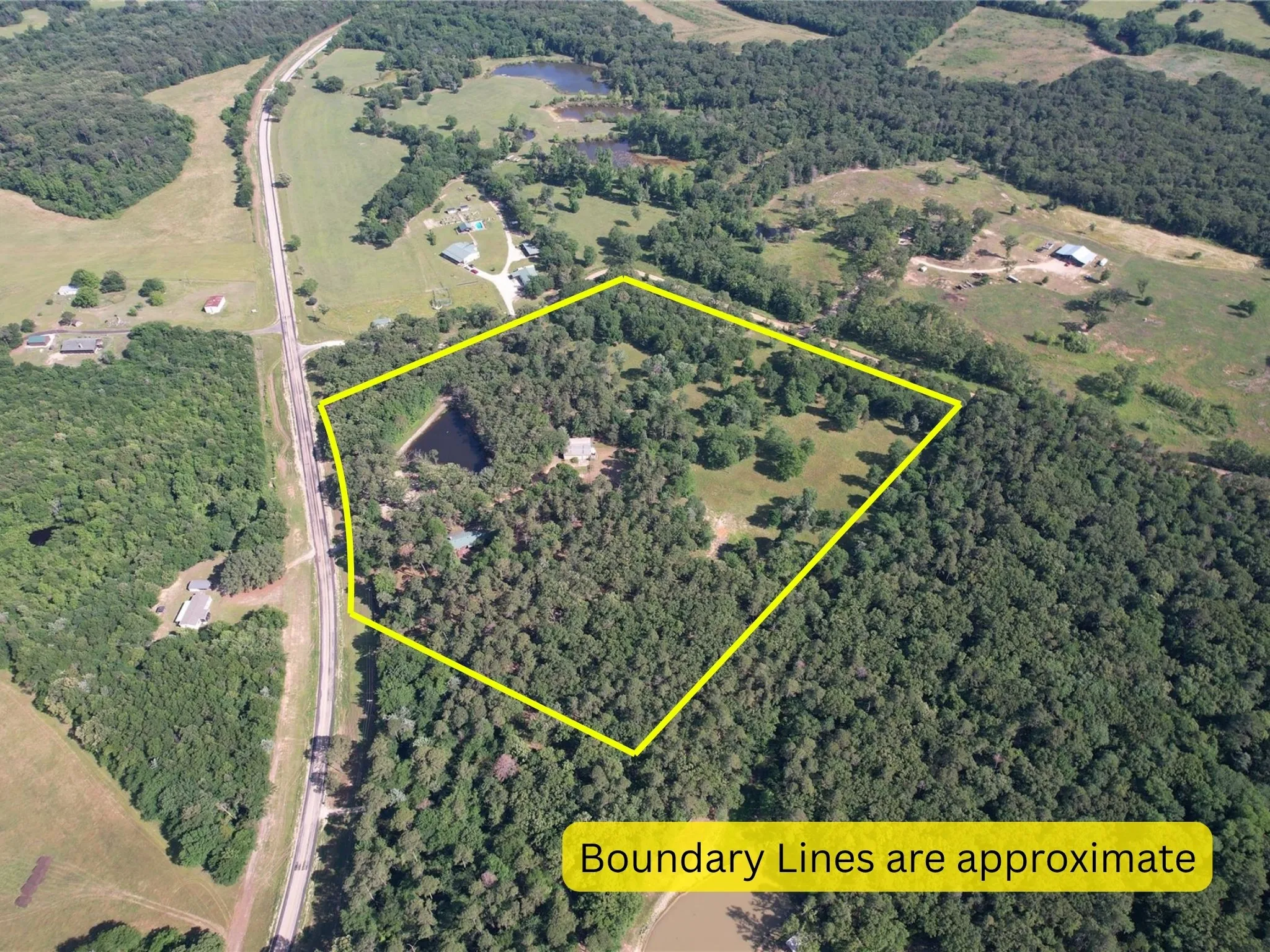 Single Family Residence For Sale in Hopkins County , 3236 Farm Road 3019, Winnsboro, Texas 75494, 3 Bedroom, 2 Bathroom, Garage spaces, 1,700 Sqft, built in 1987, mls#21260679, Real Estate Agent in Winnsboro, Homes For Sale in Hopkins county, Homes For Sale in Winnsboro, Realtor in Winnsboro Texas, Real Estate Brokerage Independent Realty Texas, Luminita Cordes Realtor
