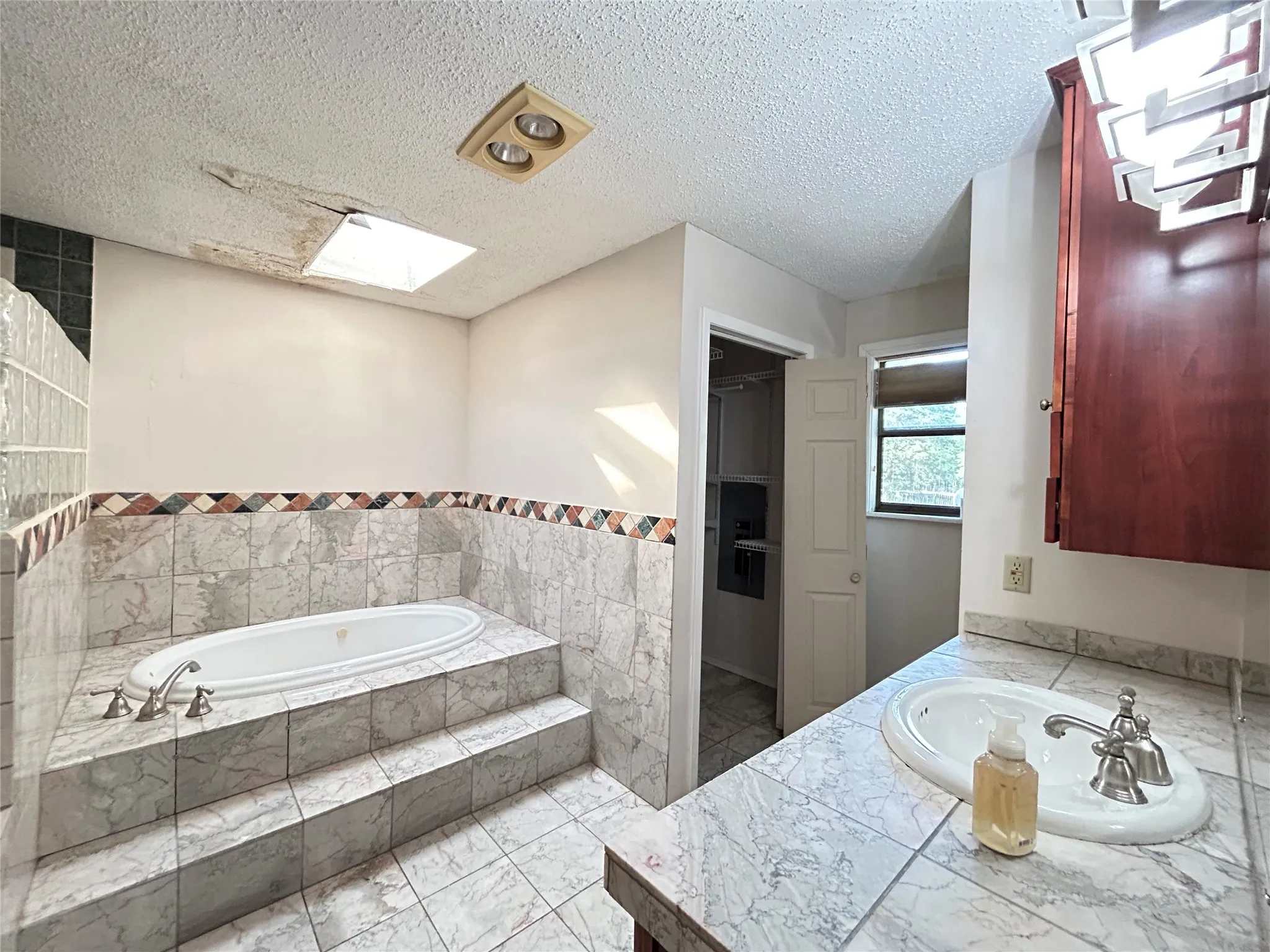 Single Family Residence For Sale in Hopkins County , 3236 Farm Road 3019, Winnsboro, Texas 75494, 3 Bedroom, 2 Bathroom, Garage spaces, 1,700 Sqft, built in 1987, mls#21260679, Real Estate Agent in Winnsboro, Homes For Sale in Hopkins county, Homes For Sale in Winnsboro, Realtor in Winnsboro Texas, Real Estate Brokerage Independent Realty Texas, Luminita Cordes Realtor