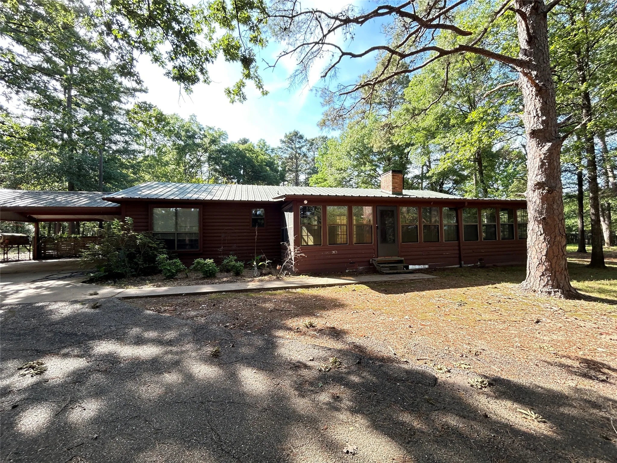 Single Family Residence For Sale in Hopkins County , 3236 Farm Road 3019, Winnsboro, Texas 75494, 3 Bedroom, 2 Bathroom, Garage spaces, 1,700 Sqft, built in 1987, mls#21260679, Real Estate Agent in Winnsboro, Homes For Sale in Hopkins county, Homes For Sale in Winnsboro, Realtor in Winnsboro Texas, Real Estate Brokerage Independent Realty Texas, Luminita Cordes Realtor