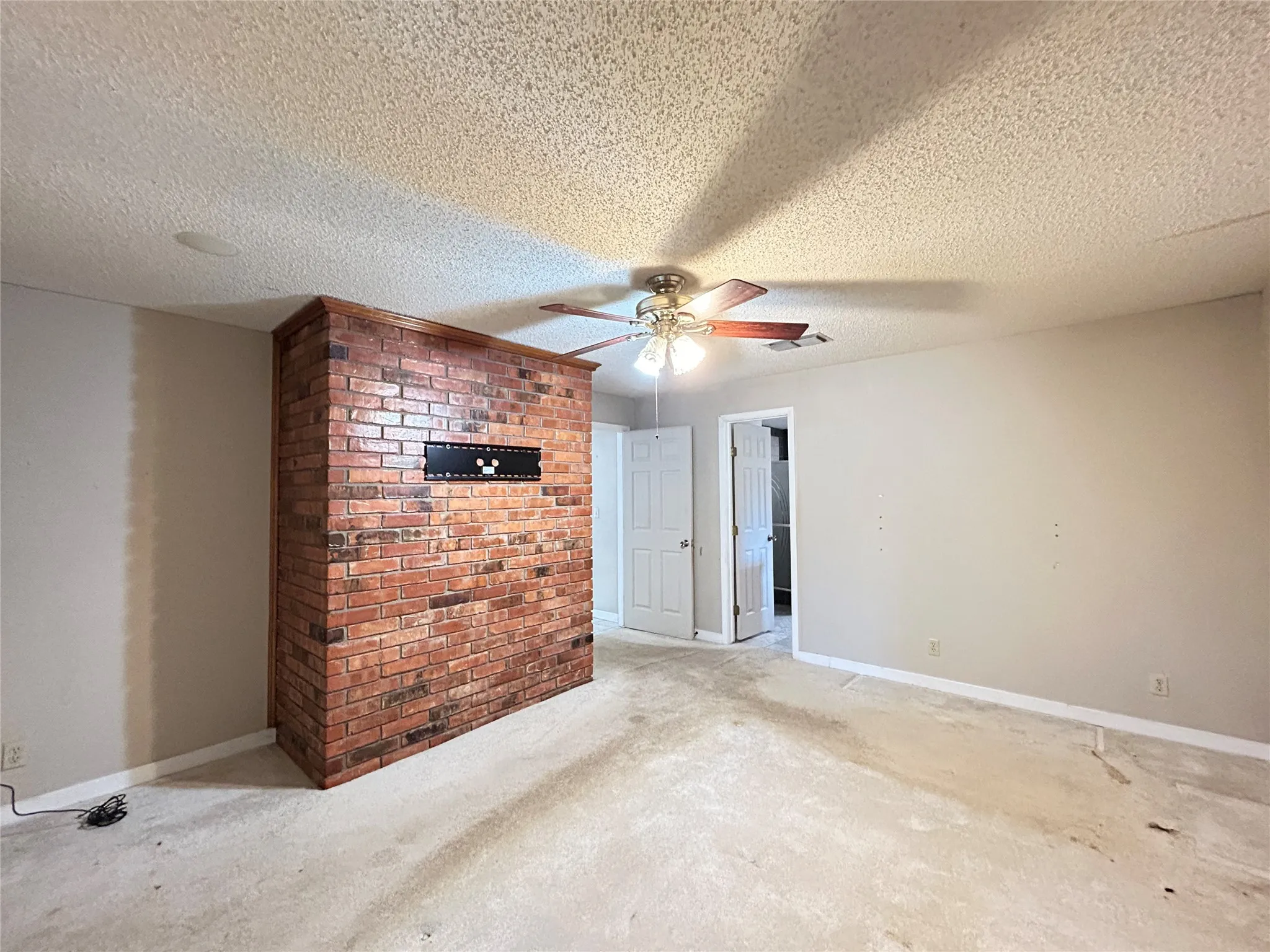 Single Family Residence For Sale in Hopkins County , 3236 Farm Road 3019, Winnsboro, Texas 75494, 3 Bedroom, 2 Bathroom, Garage spaces, 1,700 Sqft, built in 1987, mls#21260679, Real Estate Agent in Winnsboro, Homes For Sale in Hopkins county, Homes For Sale in Winnsboro, Realtor in Winnsboro Texas, Real Estate Brokerage Independent Realty Texas, Luminita Cordes Realtor