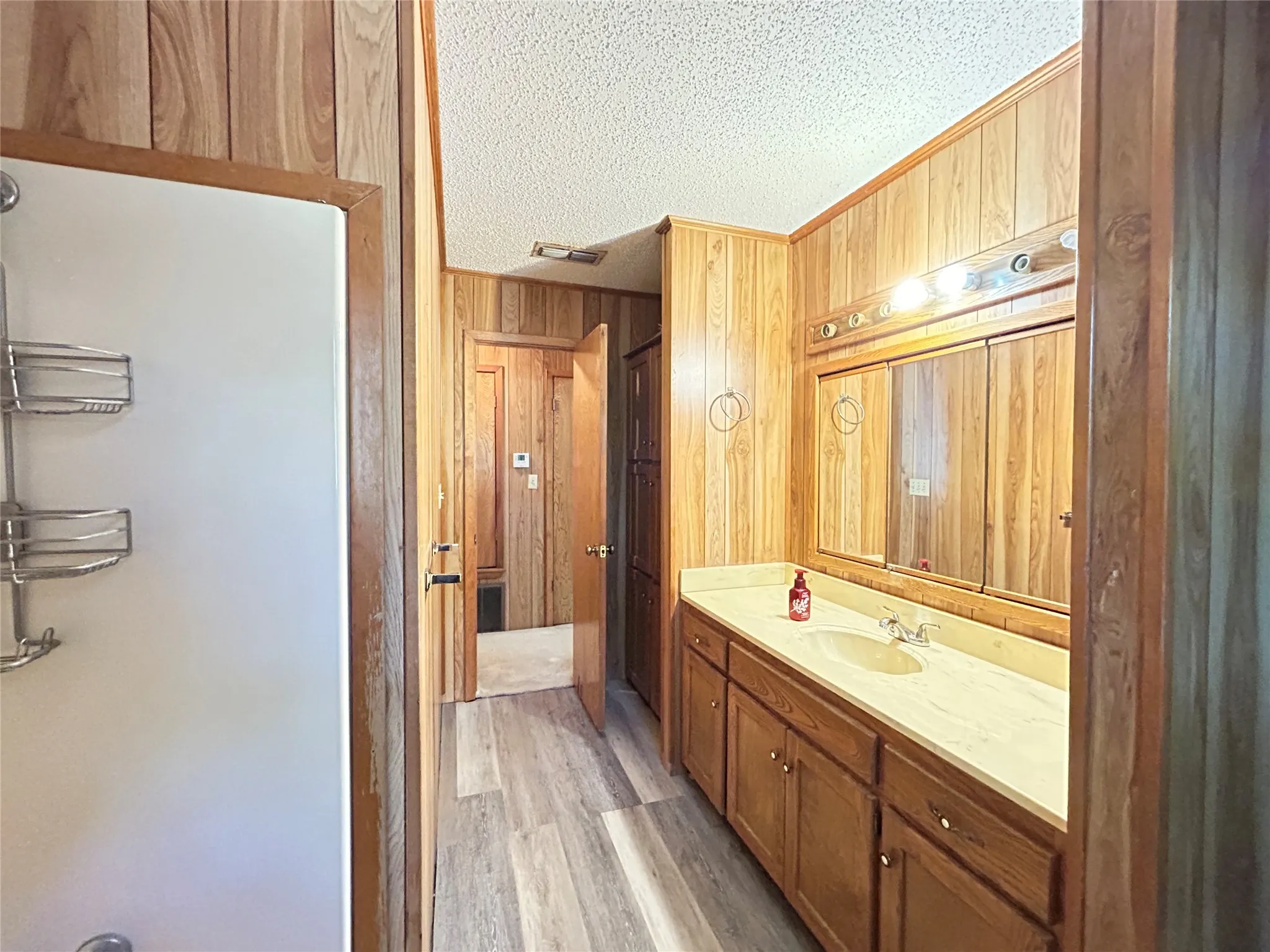 Single Family Residence For Sale in Hopkins County , 3236 Farm Road 3019, Winnsboro, Texas 75494, 3 Bedroom, 2 Bathroom, Garage spaces, 1,700 Sqft, built in 1987, mls#21260679, Real Estate Agent in Winnsboro, Homes For Sale in Hopkins county, Homes For Sale in Winnsboro, Realtor in Winnsboro Texas, Real Estate Brokerage Independent Realty Texas, Luminita Cordes Realtor
