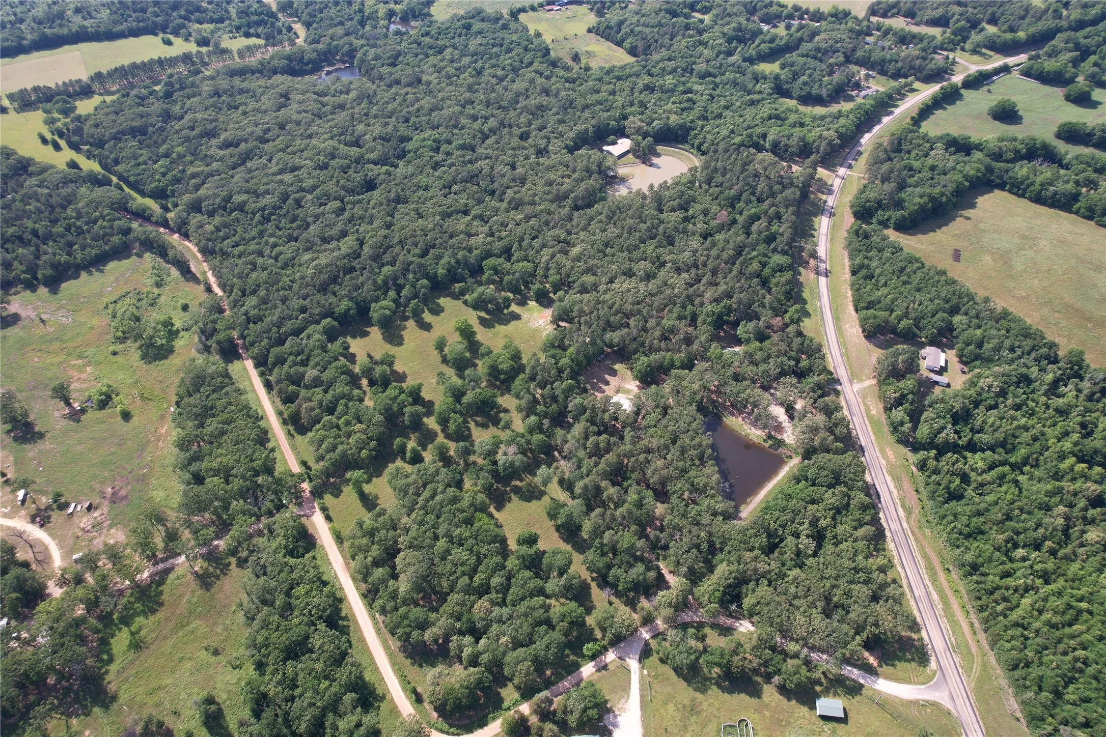 Single Family Residence For Sale in Hopkins County , 3236 Farm Road 3019, Winnsboro, Texas 75494, 3 Bedroom, 2 Bathroom, Garage spaces, 1,700 Sqft, built in 1987, mls#21260679, Real Estate Agent in Winnsboro, Homes For Sale in Hopkins county, Homes For Sale in Winnsboro, Realtor in Winnsboro Texas, Real Estate Brokerage Independent Realty Texas, Luminita Cordes Realtor