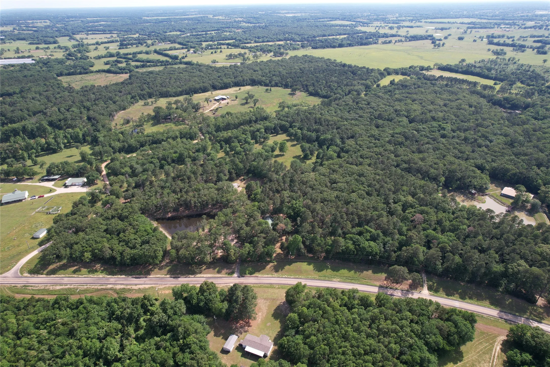 Single Family Residence For Sale in Hopkins County , 3236 Farm Road 3019, Winnsboro, Texas 75494, 3 Bedroom, 2 Bathroom, Garage spaces, 1,700 Sqft, built in 1987, mls#21260679, Real Estate Agent in Winnsboro, Homes For Sale in Hopkins county, Homes For Sale in Winnsboro, Realtor in Winnsboro Texas, Real Estate Brokerage Independent Realty Texas, Luminita Cordes Realtor