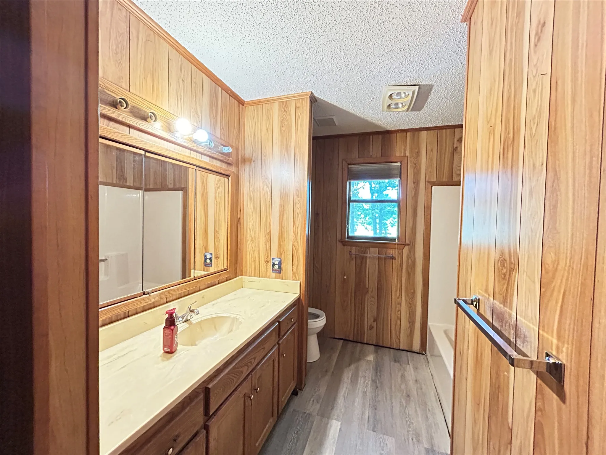 Single Family Residence For Sale in Hopkins County , 3236 Farm Road 3019, Winnsboro, Texas 75494, 3 Bedroom, 2 Bathroom, Garage spaces, 1,700 Sqft, built in 1987, mls#21260679, Real Estate Agent in Winnsboro, Homes For Sale in Hopkins county, Homes For Sale in Winnsboro, Realtor in Winnsboro Texas, Real Estate Brokerage Independent Realty Texas, Luminita Cordes Realtor