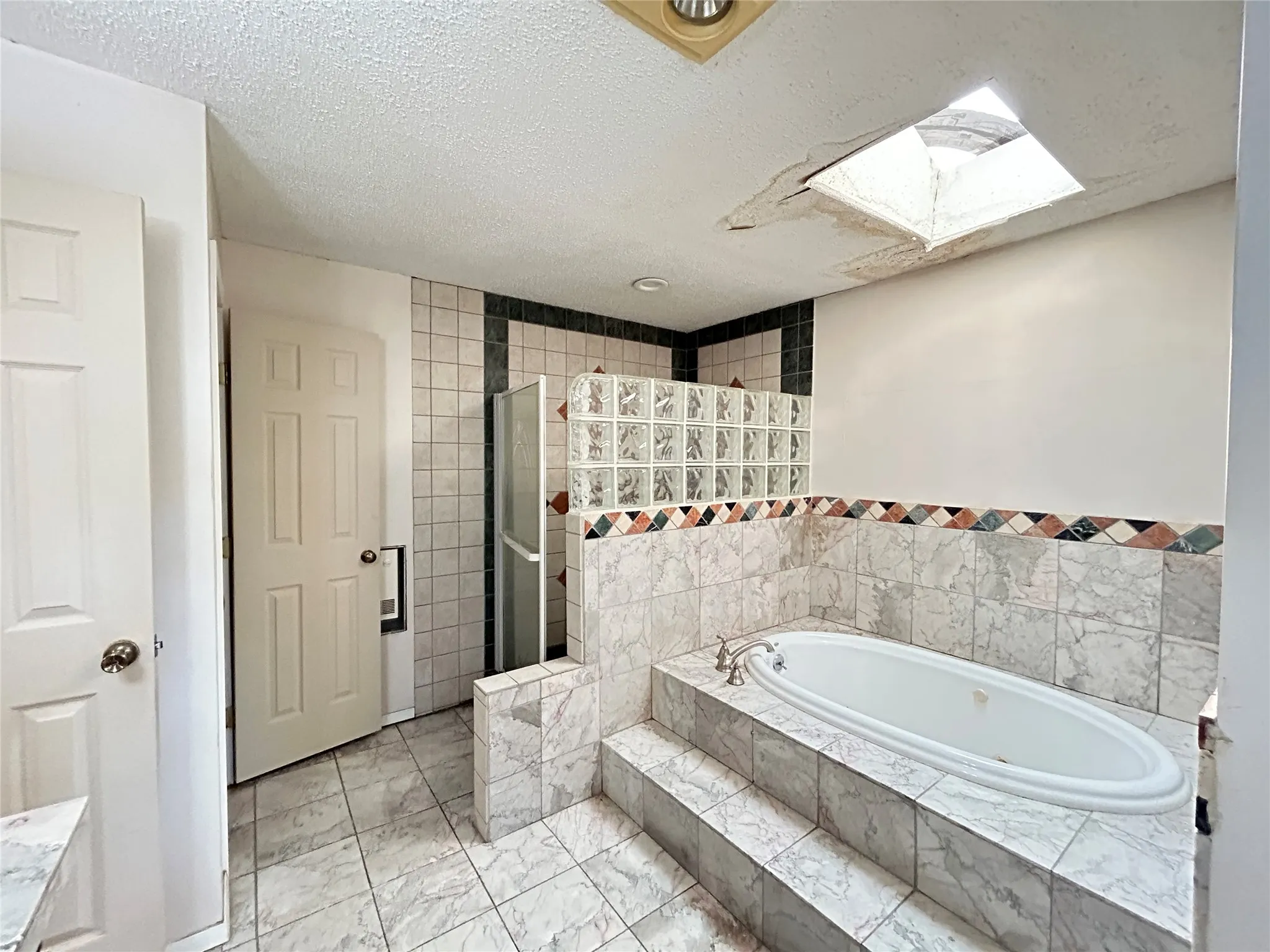 Single Family Residence For Sale in Hopkins County , 3236 Farm Road 3019, Winnsboro, Texas 75494, 3 Bedroom, 2 Bathroom, Garage spaces, 1,700 Sqft, built in 1987, mls#21260679, Real Estate Agent in Winnsboro, Homes For Sale in Hopkins county, Homes For Sale in Winnsboro, Realtor in Winnsboro Texas, Real Estate Brokerage Independent Realty Texas, Luminita Cordes Realtor