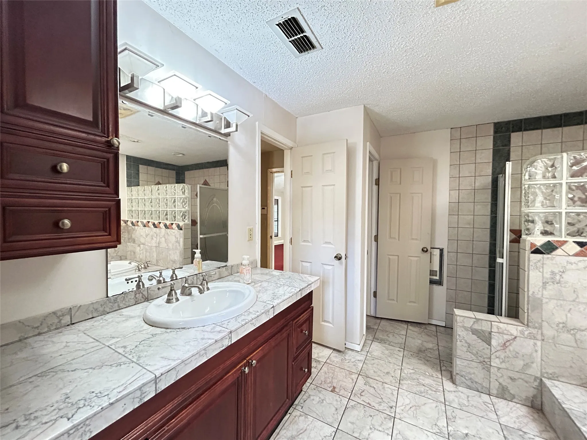 Single Family Residence For Sale in Hopkins County , 3236 Farm Road 3019, Winnsboro, Texas 75494, 3 Bedroom, 2 Bathroom, Garage spaces, 1,700 Sqft, built in 1987, mls#21260679, Real Estate Agent in Winnsboro, Homes For Sale in Hopkins county, Homes For Sale in Winnsboro, Realtor in Winnsboro Texas, Real Estate Brokerage Independent Realty Texas, Luminita Cordes Realtor
