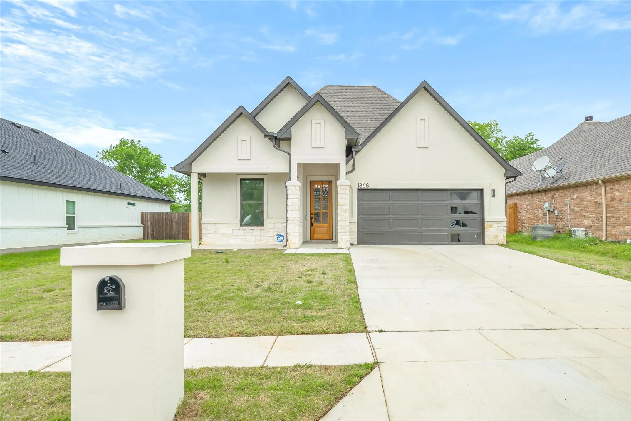 Single Family Residence For Sale in Van Zandt County , 1868 Meadowview, Canton, Texas 75103, 4 Bedroom, 2 Bathroom, 2 Garage spaces, 2,032 Sqft, built in 2024, Preowned, Price $379,400, mls#21260918, Real Estate Agent in Canton, Homes For Sale in Van Zandt county, Homes For Sale in Canton, Realtor in Canton Texas, Real Estate Brokerage Independent Realty Texas, Luminita Cordes Realtor