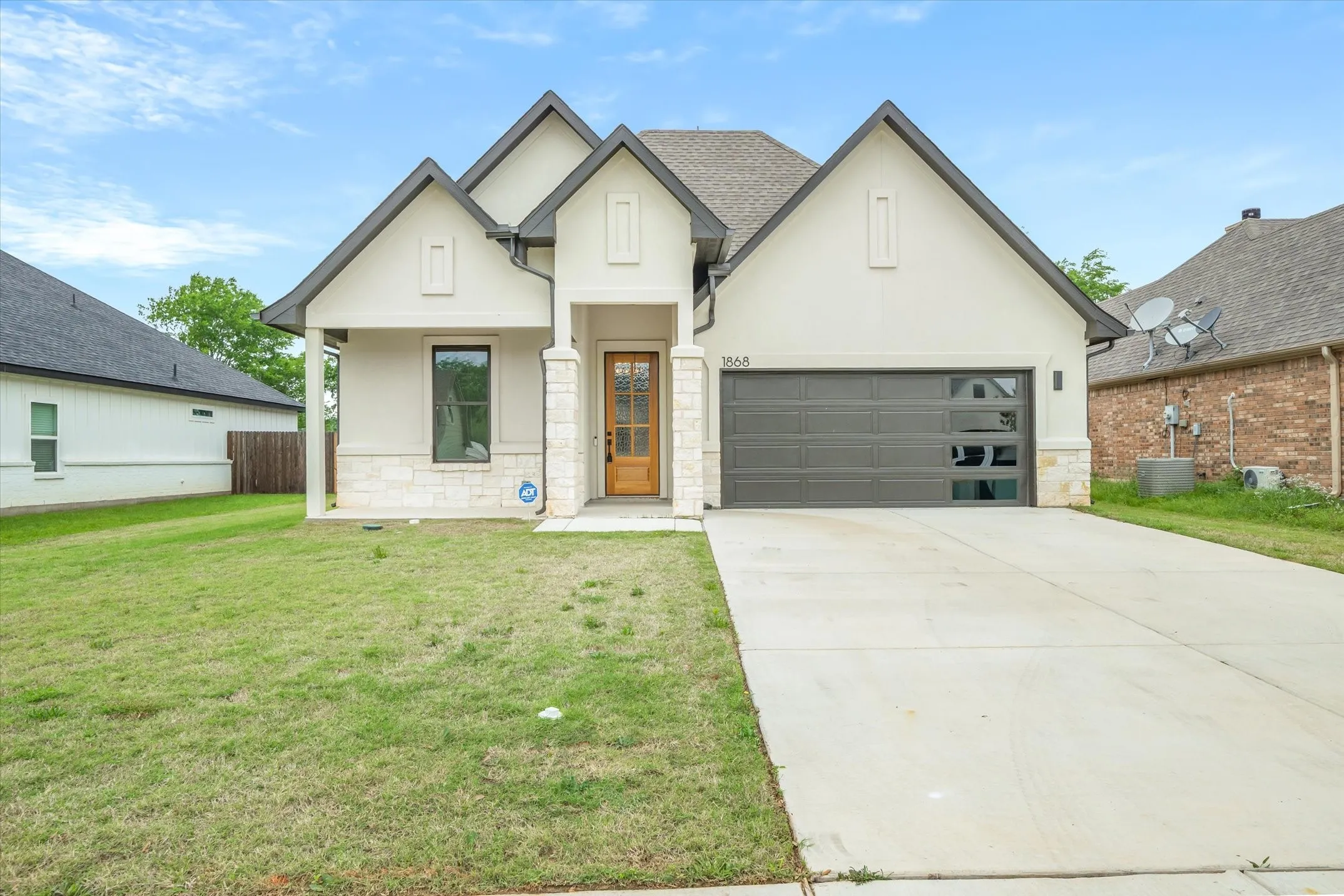 Single Family Residence For Sale in Van Zandt County , 1868 Meadowview, Canton, Texas 75103, 4 Bedroom, 2 Bathroom, 2 Garage spaces, 2,032 Sqft, built in 2024, Preowned, Price $379,400, mls#21260918, Real Estate Agent in Canton, Homes For Sale in Van Zandt county, Homes For Sale in Canton, Realtor in Canton Texas, Real Estate Brokerage Independent Realty Texas, Luminita Cordes Realtor