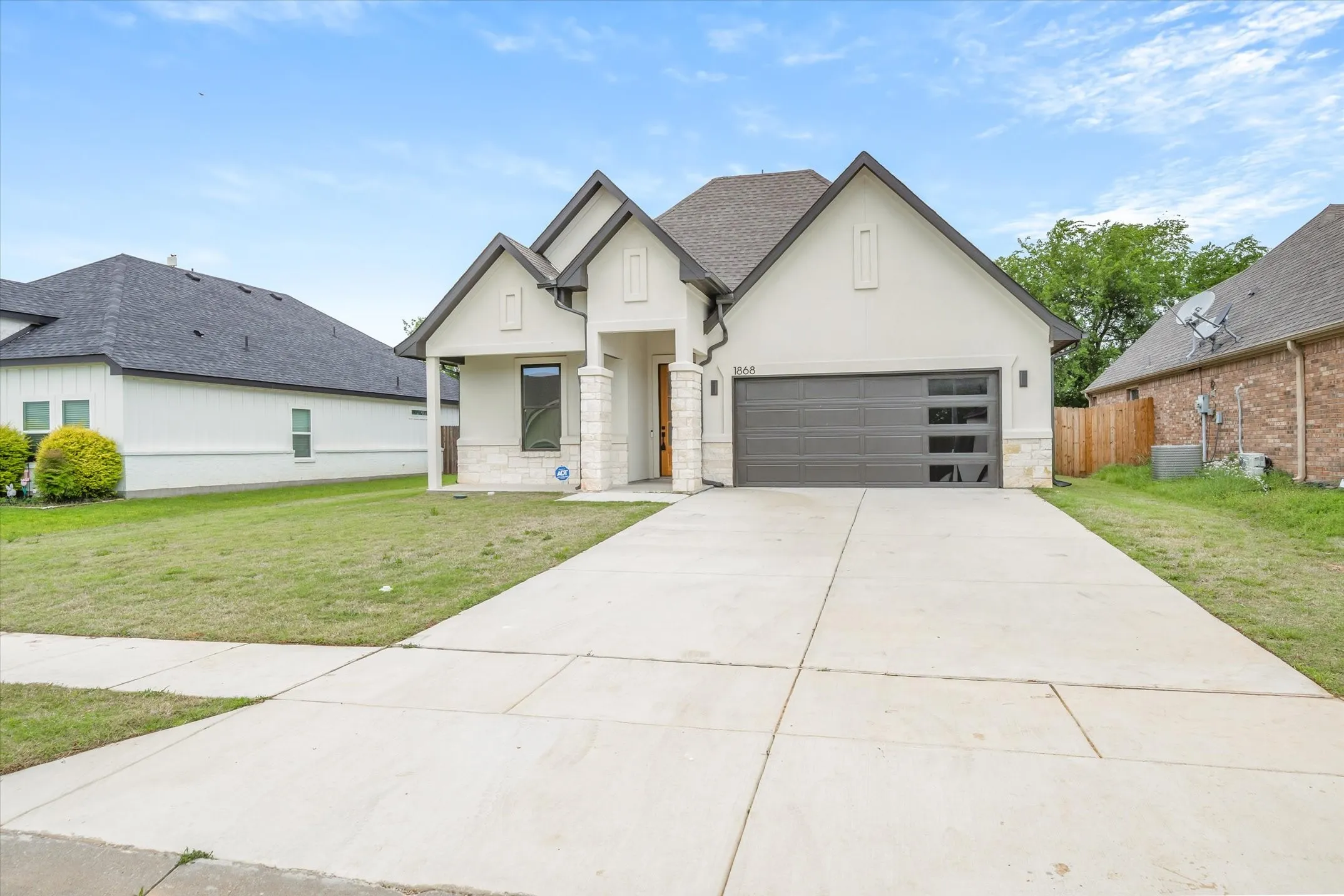 Single Family Residence For Sale in Van Zandt County , 1868 Meadowview, Canton, Texas 75103, 4 Bedroom, 2 Bathroom, 2 Garage spaces, 2,032 Sqft, built in 2024, Preowned, Price $379,400, mls#21260918, Real Estate Agent in Canton, Homes For Sale in Van Zandt county, Homes For Sale in Canton, Realtor in Canton Texas, Real Estate Brokerage Independent Realty Texas, Luminita Cordes Realtor