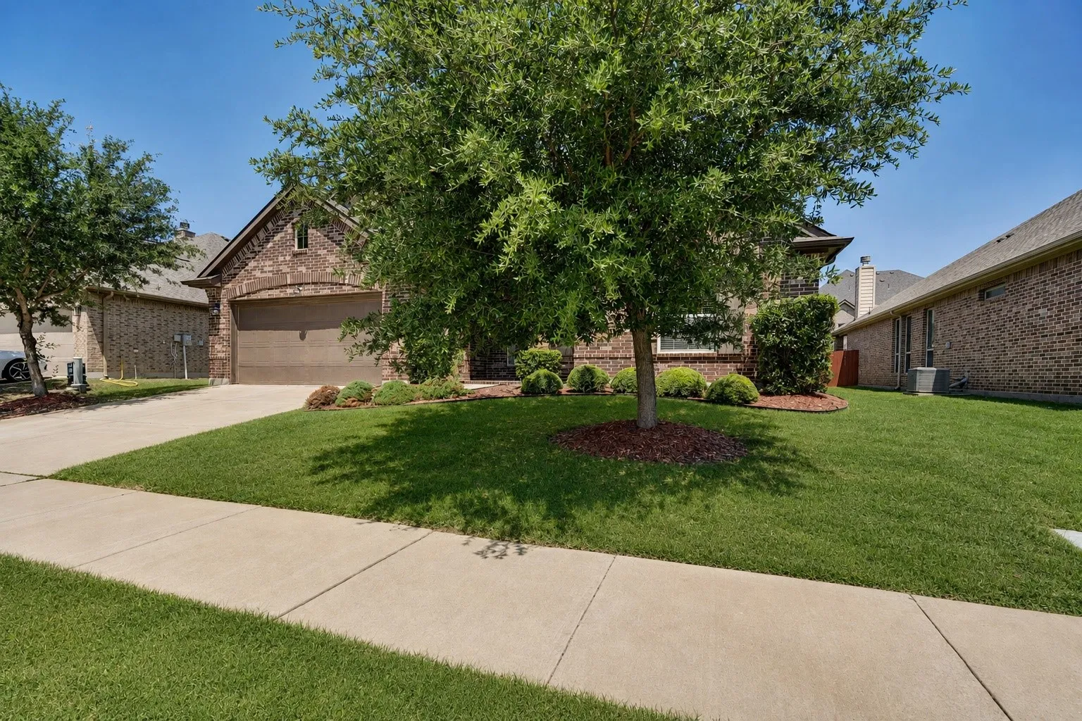 Single Family Residence For Sale in Ellis County , 417 Ashlawn Drive, Midlothian, Texas 76065, 4 Bedroom, 3 Bathroom, 2 Garage spaces, 2,543 Sqft, built in 2017, Preowned, mls#21254869, Real Estate Agent in Midlothian, Homes For Sale in Ellis county, Homes For Sale in Midlothian, Realtor in Midlothian Texas, Real Estate Brokerage Independent Realty Texas, Luminita Cordes Realtor