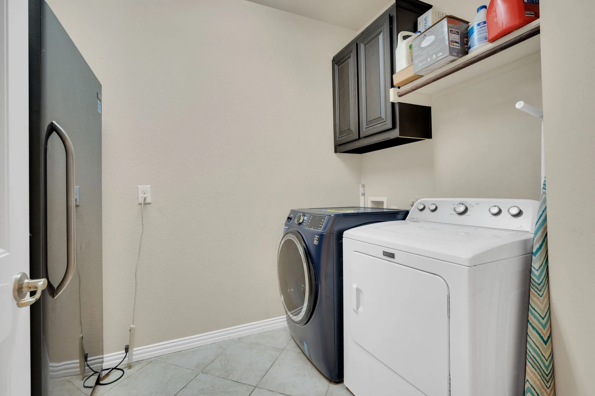 Single Family Residence For Sale in Ellis County , 417 Ashlawn Drive, Midlothian, Texas 76065, 4 Bedroom, 3 Bathroom, 2 Garage spaces, 2,543 Sqft, built in 2017, Preowned, mls#21254869, Real Estate Agent in Midlothian, Homes For Sale in Ellis county, Homes For Sale in Midlothian, Realtor in Midlothian Texas, Real Estate Brokerage Independent Realty Texas, Luminita Cordes Realtor