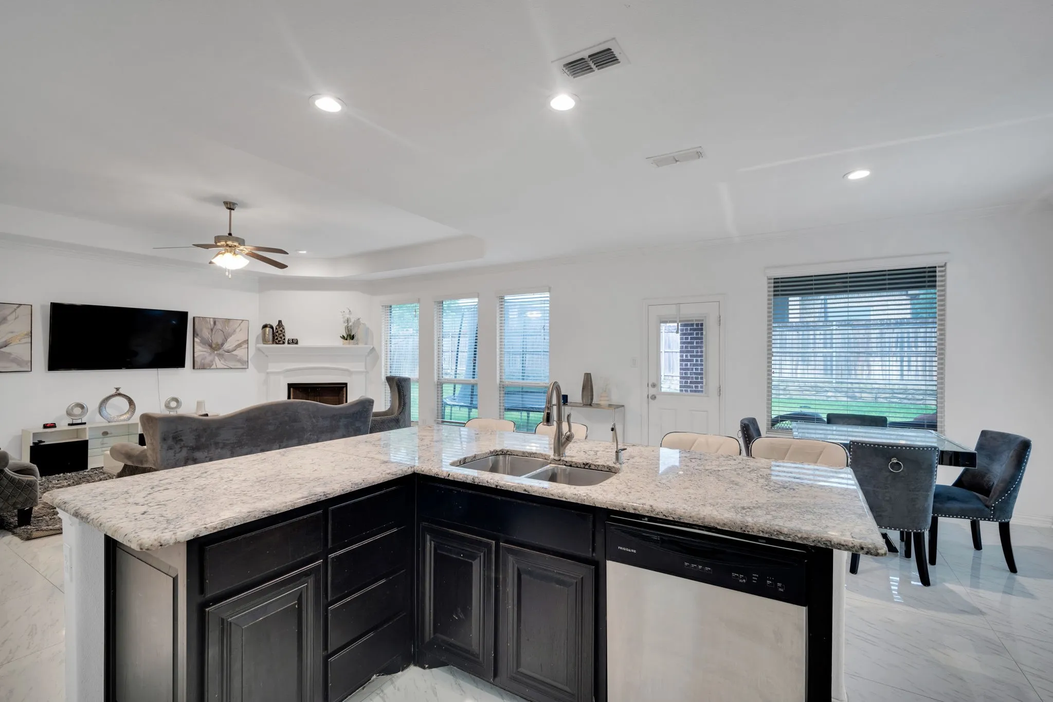 Single Family Residence For Sale in Ellis County , 417 Ashlawn Drive, Midlothian, Texas 76065, 4 Bedroom, 3 Bathroom, 2 Garage spaces, 2,543 Sqft, built in 2017, Preowned, mls#21254869, Real Estate Agent in Midlothian, Homes For Sale in Ellis county, Homes For Sale in Midlothian, Realtor in Midlothian Texas, Real Estate Brokerage Independent Realty Texas, Luminita Cordes Realtor