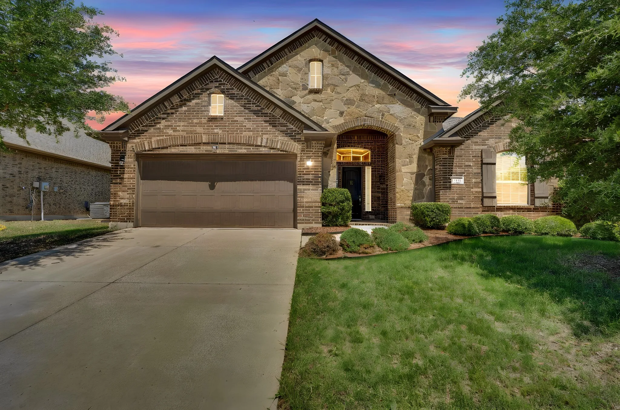 Single Family Residence For Sale in Ellis County , 417 Ashlawn Drive, Midlothian, Texas 76065, 4 Bedroom, 3 Bathroom, 2 Garage spaces, 2,543 Sqft, built in 2017, Preowned, mls#21254869, Real Estate Agent in Midlothian, Homes For Sale in Ellis county, Homes For Sale in Midlothian, Realtor in Midlothian Texas, Real Estate Brokerage Independent Realty Texas, Luminita Cordes Realtor