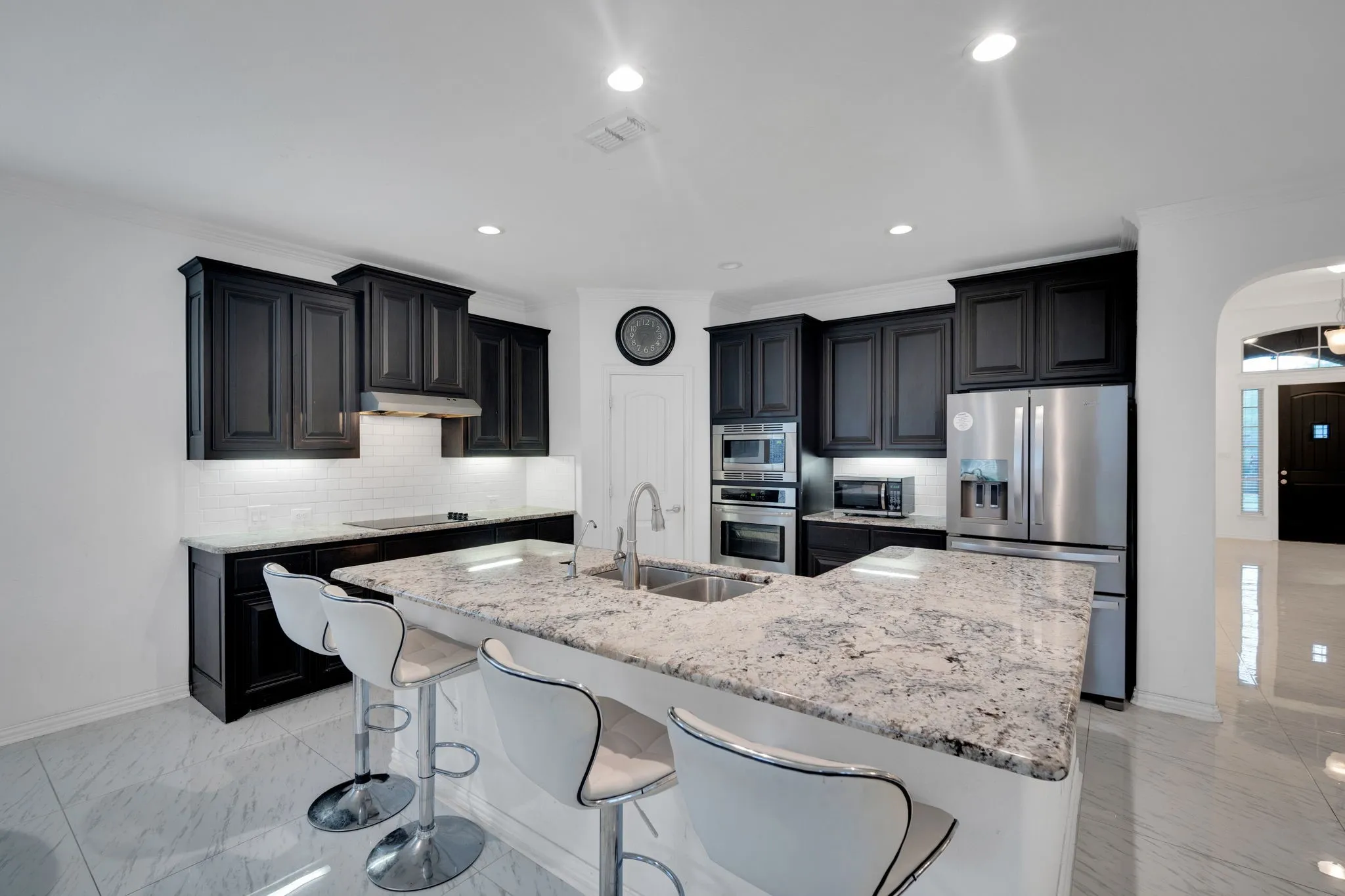 Single Family Residence For Sale in Ellis County , 417 Ashlawn Drive, Midlothian, Texas 76065, 4 Bedroom, 3 Bathroom, 2 Garage spaces, 2,543 Sqft, built in 2017, Preowned, mls#21254869, Real Estate Agent in Midlothian, Homes For Sale in Ellis county, Homes For Sale in Midlothian, Realtor in Midlothian Texas, Real Estate Brokerage Independent Realty Texas, Luminita Cordes Realtor