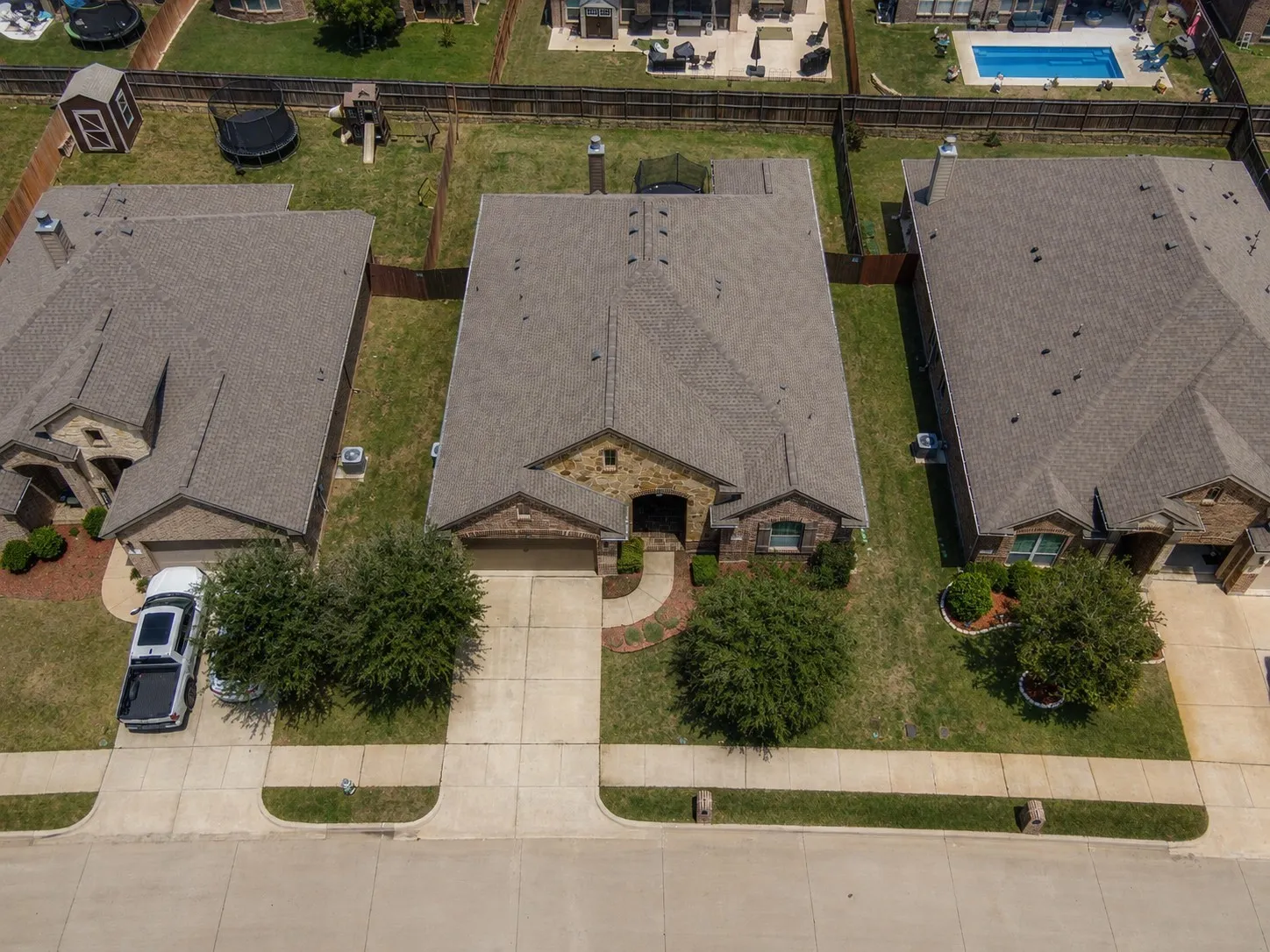 Single Family Residence For Sale in Ellis County , 417 Ashlawn Drive, Midlothian, Texas 76065, 4 Bedroom, 3 Bathroom, 2 Garage spaces, 2,543 Sqft, built in 2017, Preowned, mls#21254869, Real Estate Agent in Midlothian, Homes For Sale in Ellis county, Homes For Sale in Midlothian, Realtor in Midlothian Texas, Real Estate Brokerage Independent Realty Texas, Luminita Cordes Realtor