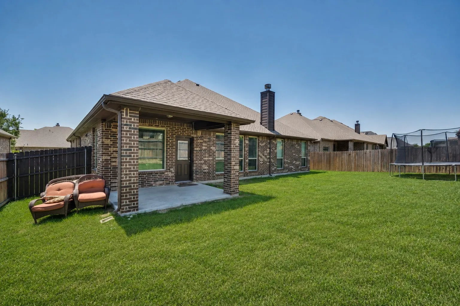 Single Family Residence For Sale in Ellis County , 417 Ashlawn Drive, Midlothian, Texas 76065, 4 Bedroom, 3 Bathroom, 2 Garage spaces, 2,543 Sqft, built in 2017, Preowned, mls#21254869, Real Estate Agent in Midlothian, Homes For Sale in Ellis county, Homes For Sale in Midlothian, Realtor in Midlothian Texas, Real Estate Brokerage Independent Realty Texas, Luminita Cordes Realtor
