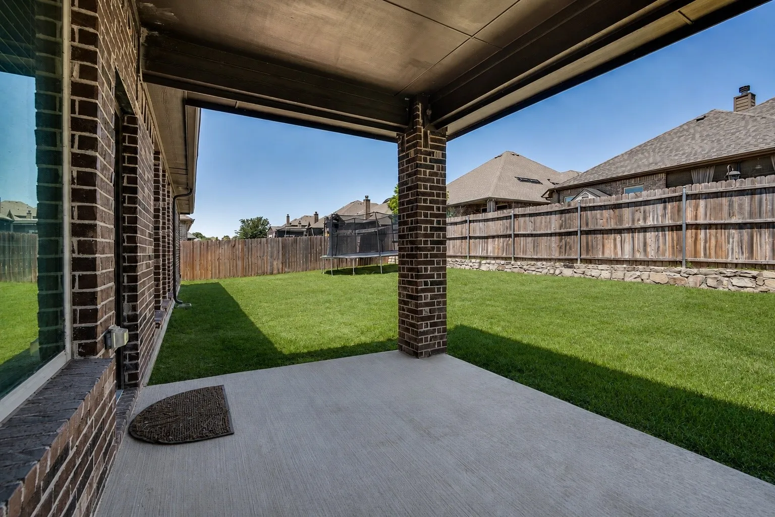 Single Family Residence For Sale in Ellis County , 417 Ashlawn Drive, Midlothian, Texas 76065, 4 Bedroom, 3 Bathroom, 2 Garage spaces, 2,543 Sqft, built in 2017, Preowned, mls#21254869, Real Estate Agent in Midlothian, Homes For Sale in Ellis county, Homes For Sale in Midlothian, Realtor in Midlothian Texas, Real Estate Brokerage Independent Realty Texas, Luminita Cordes Realtor