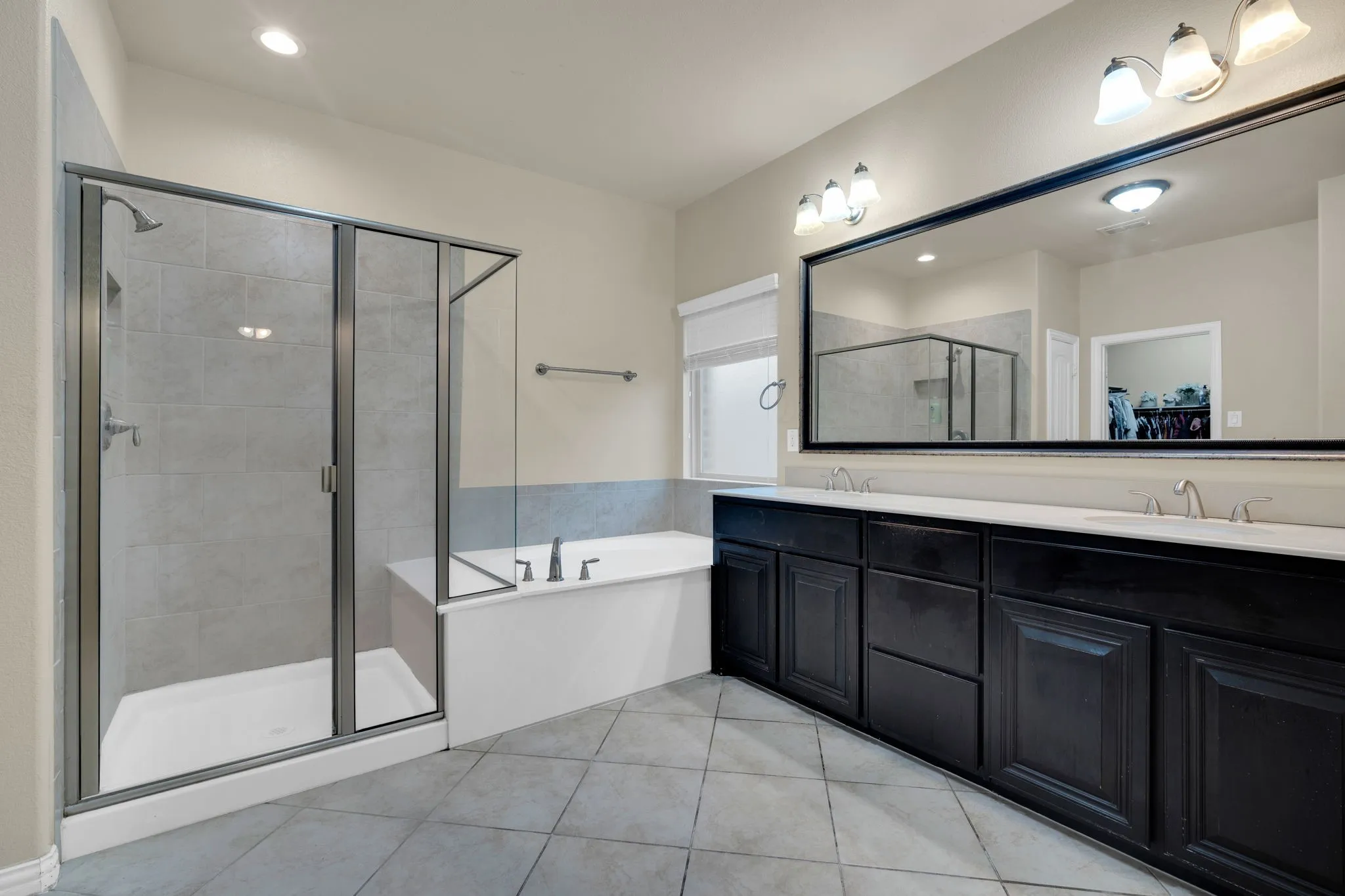 Single Family Residence For Sale in Ellis County , 417 Ashlawn Drive, Midlothian, Texas 76065, 4 Bedroom, 3 Bathroom, 2 Garage spaces, 2,543 Sqft, built in 2017, Preowned, mls#21254869, Real Estate Agent in Midlothian, Homes For Sale in Ellis county, Homes For Sale in Midlothian, Realtor in Midlothian Texas, Real Estate Brokerage Independent Realty Texas, Luminita Cordes Realtor