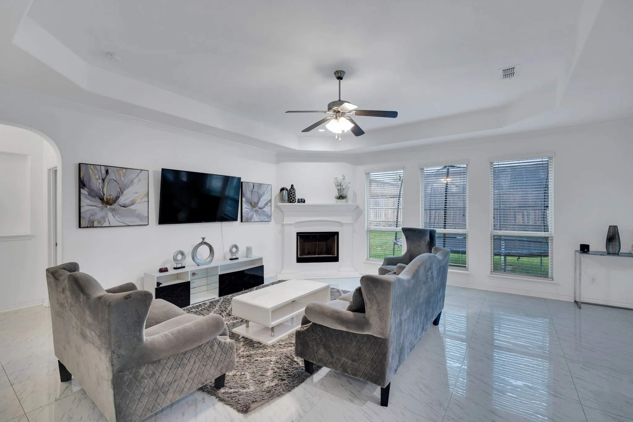 Single Family Residence For Sale in Ellis County , 417 Ashlawn Drive, Midlothian, Texas 76065, 4 Bedroom, 3 Bathroom, 2 Garage spaces, 2,543 Sqft, built in 2017, Preowned, mls#21254869, Real Estate Agent in Midlothian, Homes For Sale in Ellis county, Homes For Sale in Midlothian, Realtor in Midlothian Texas, Real Estate Brokerage Independent Realty Texas, Luminita Cordes Realtor