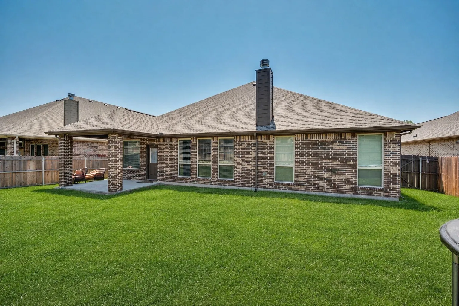 Single Family Residence For Sale in Ellis County , 417 Ashlawn Drive, Midlothian, Texas 76065, 4 Bedroom, 3 Bathroom, 2 Garage spaces, 2,543 Sqft, built in 2017, Preowned, mls#21254869, Real Estate Agent in Midlothian, Homes For Sale in Ellis county, Homes For Sale in Midlothian, Realtor in Midlothian Texas, Real Estate Brokerage Independent Realty Texas, Luminita Cordes Realtor