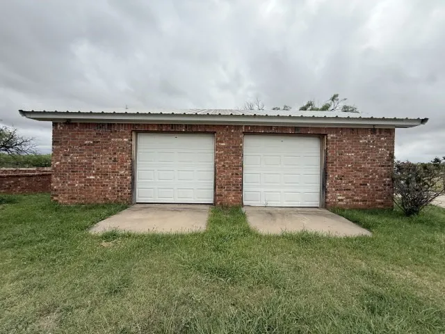Single Family Residence For Sale in Nolan County , 5026 N Interstate 20, Sweetwater, Texas 79556, 4 Bedroom, 4 Bathroom, 2 Garage spaces, 2,700 Sqft, built in 2005, Preowned, mls#21260937, Real Estate Agent in Sweetwater, Homes For Sale in Nolan county, Homes For Sale in Sweetwater, Realtor in Sweetwater Texas, Real Estate Brokerage Independent Realty Texas, Luminita Cordes Realtor