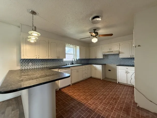 Single Family Residence For Sale in Nolan County , 5026 N Interstate 20, Sweetwater, Texas 79556, 4 Bedroom, 4 Bathroom, 2 Garage spaces, 2,700 Sqft, built in 2005, Preowned, mls#21260937, Real Estate Agent in Sweetwater, Homes For Sale in Nolan county, Homes For Sale in Sweetwater, Realtor in Sweetwater Texas, Real Estate Brokerage Independent Realty Texas, Luminita Cordes Realtor