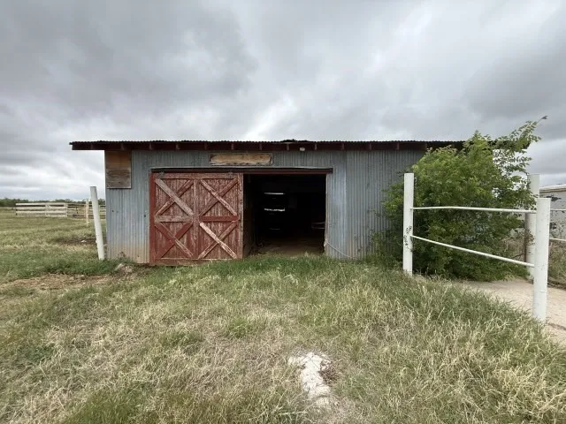 Single Family Residence For Sale in Nolan County , 5026 N Interstate 20, Sweetwater, Texas 79556, 4 Bedroom, 4 Bathroom, 2 Garage spaces, 2,700 Sqft, built in 2005, Preowned, mls#21260937, Real Estate Agent in Sweetwater, Homes For Sale in Nolan county, Homes For Sale in Sweetwater, Realtor in Sweetwater Texas, Real Estate Brokerage Independent Realty Texas, Luminita Cordes Realtor